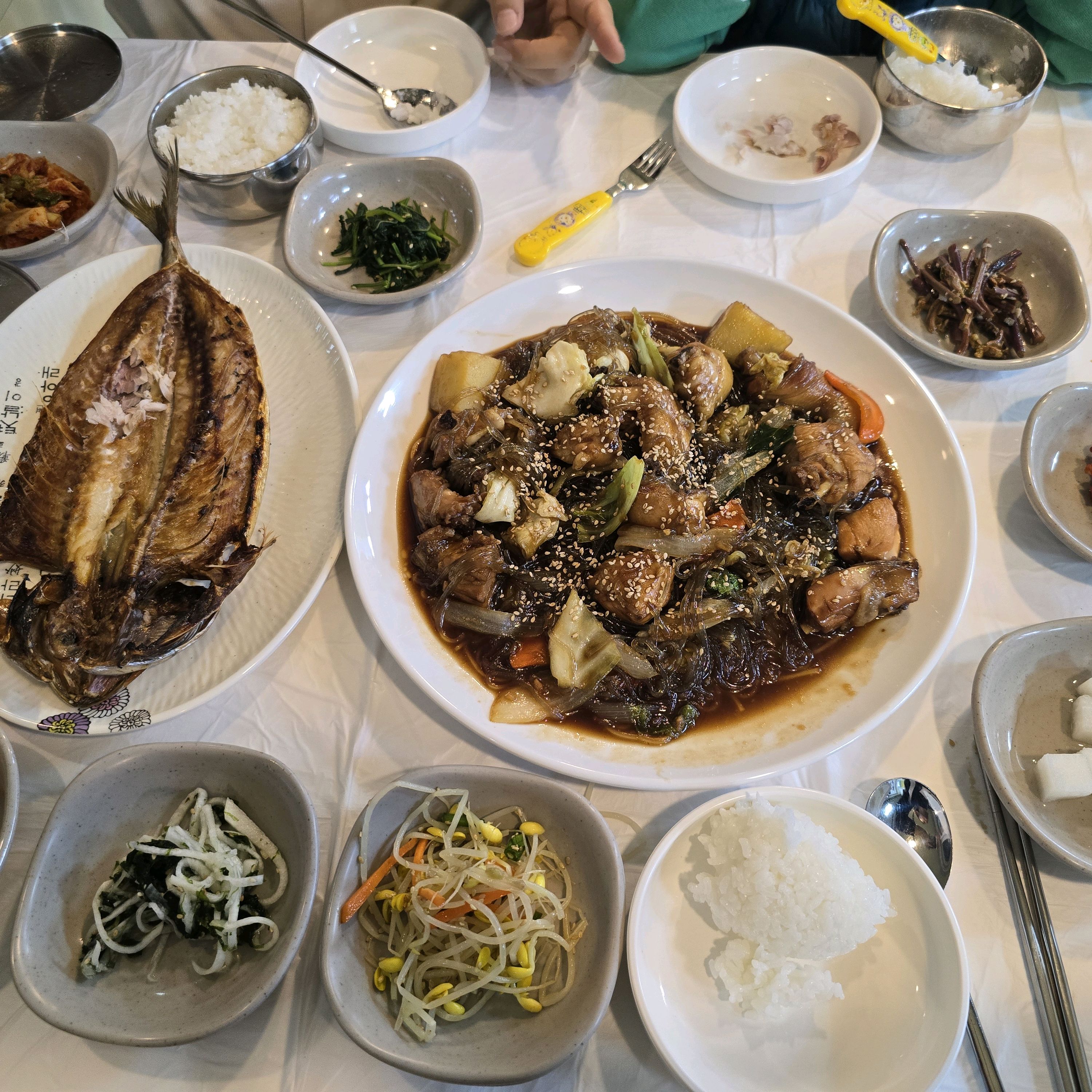 반찬도 정갈하게 나오고 간도 적당하고 사장님이 친절하셔서 편하게 맛있게 먹었습니다. 아이도