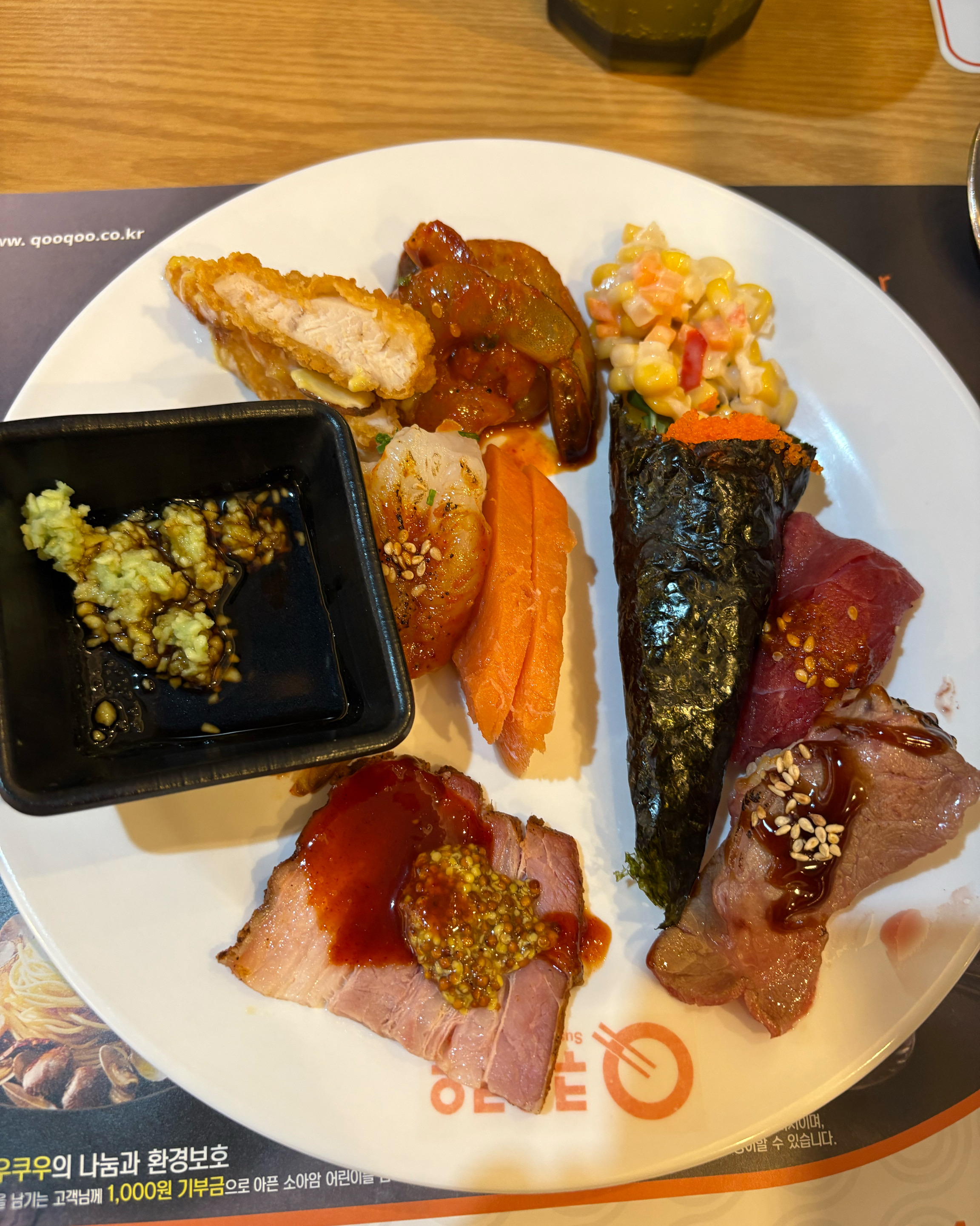 알차게 먹고 왔습니당! 평일에도 사람 많고 간장게장 양념 새우장 훈제연어 먹을만 하네요!