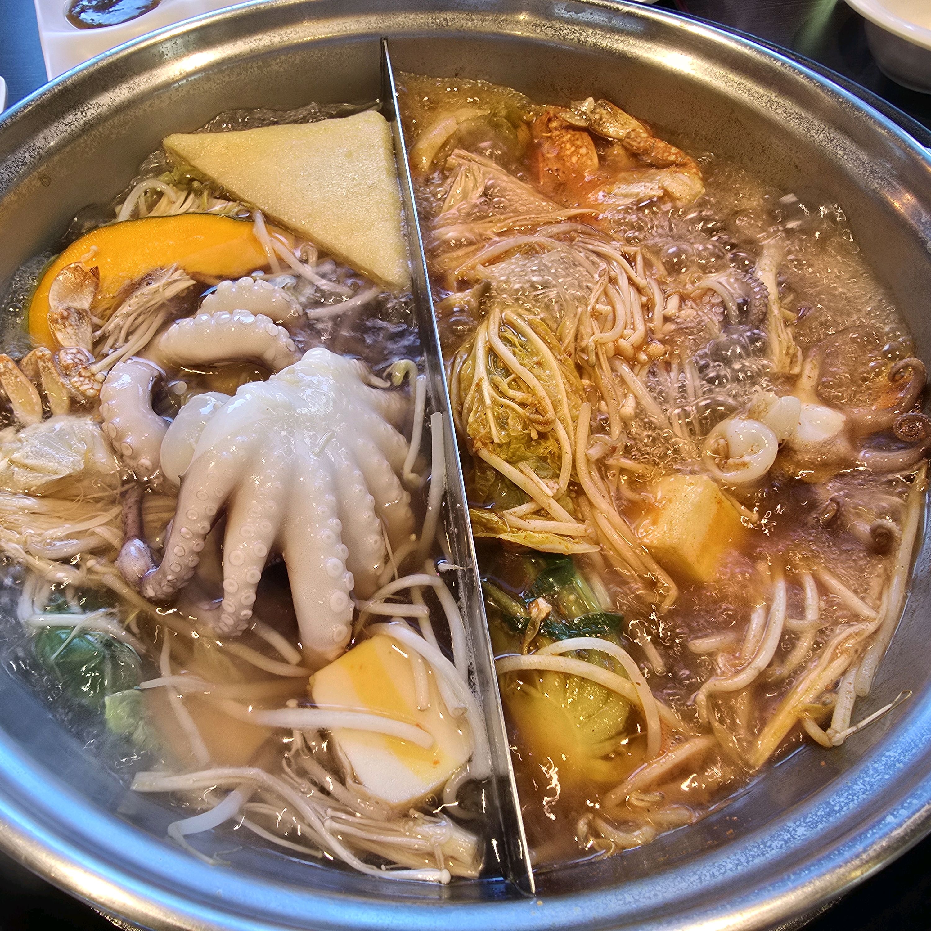 직원분께서 친절히 안내해주셔서 기분이 좋았어요! 야채도 싱싱하고 매장이 전체적으로 깔끔해서