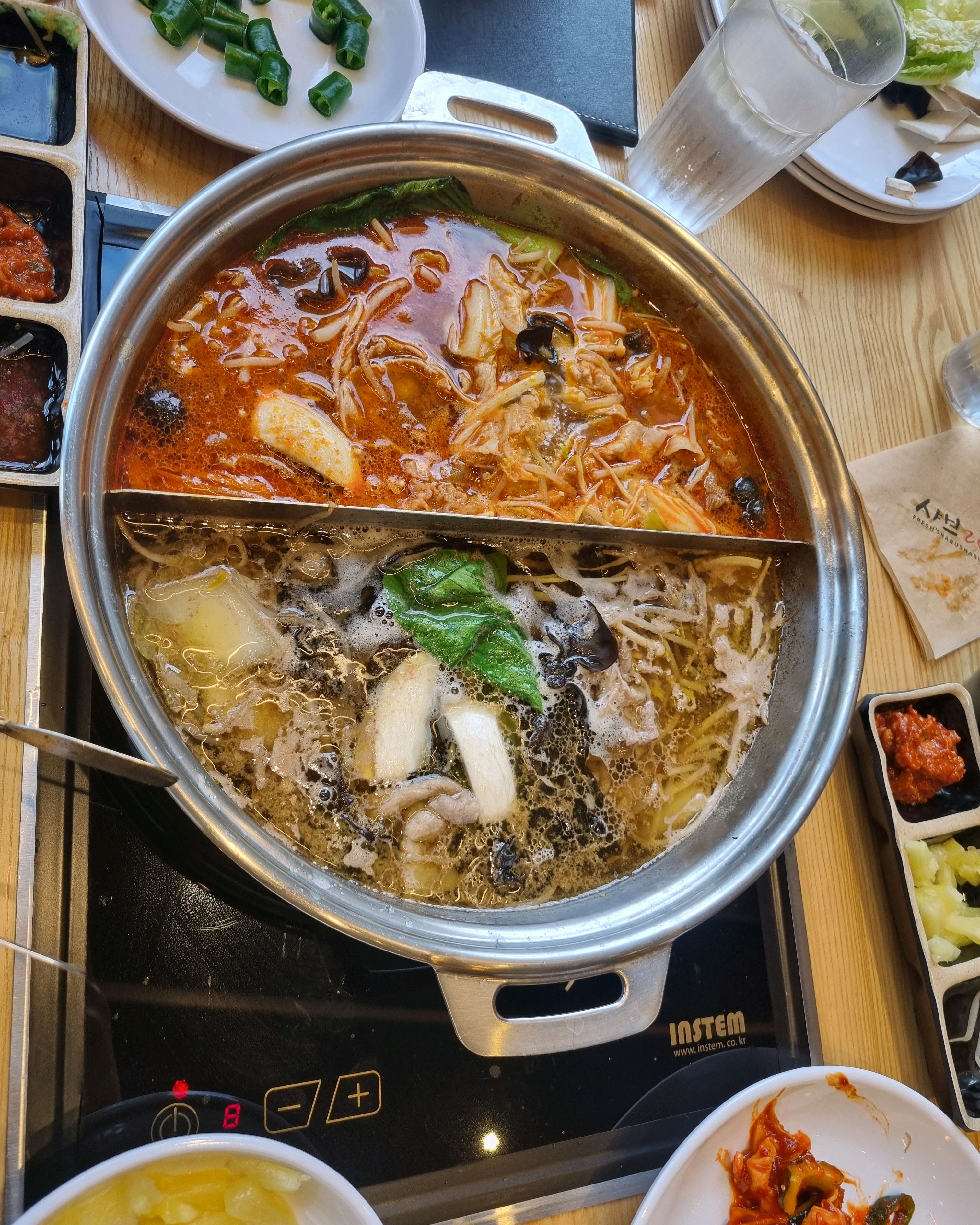 고기가 무한리필이라 좋았어요 - 대구 대명동 맛집 샤브20 대명점