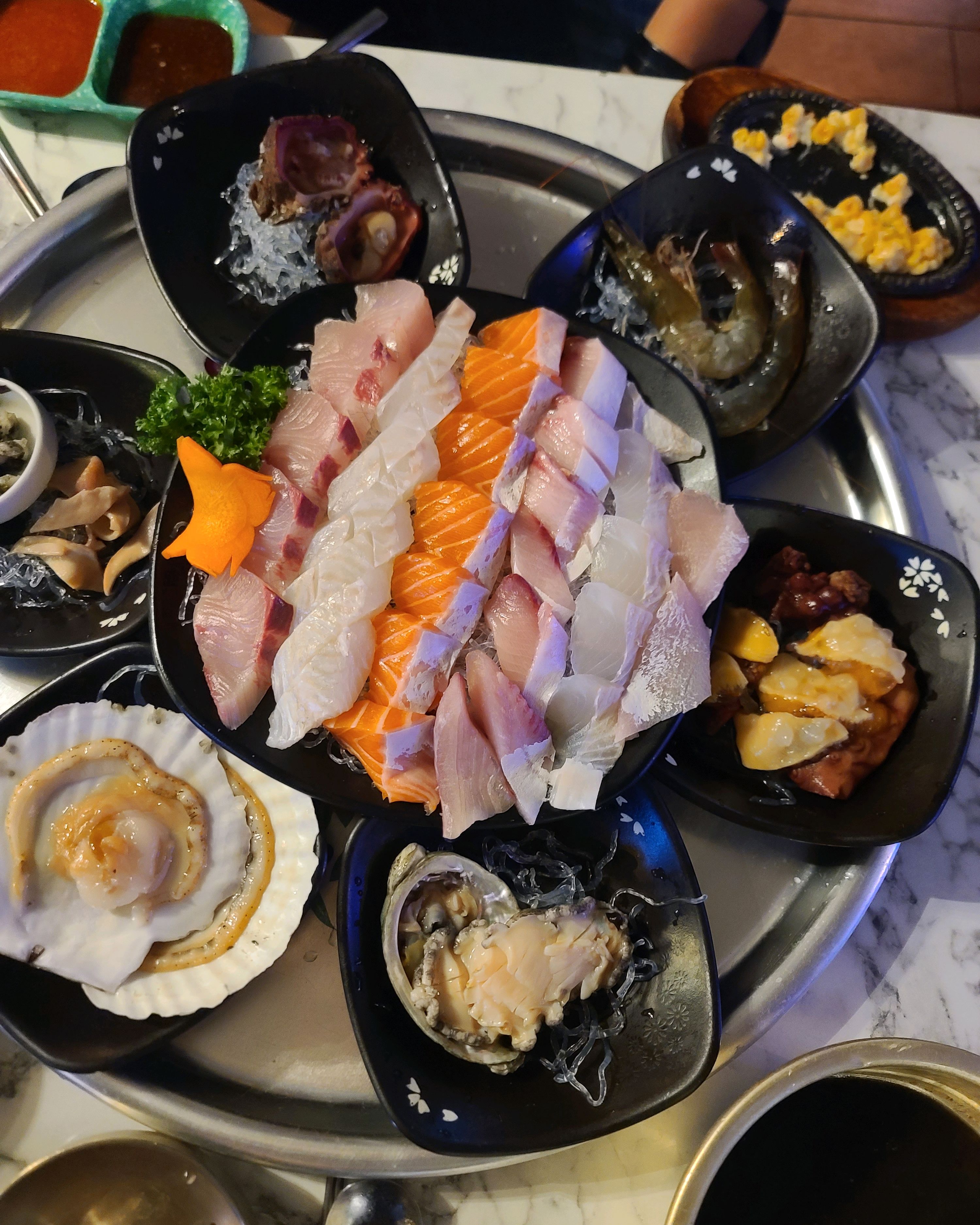  한국 서울 명동역 주변 해산물 전문점 맛집 인생횟집 종각본점
