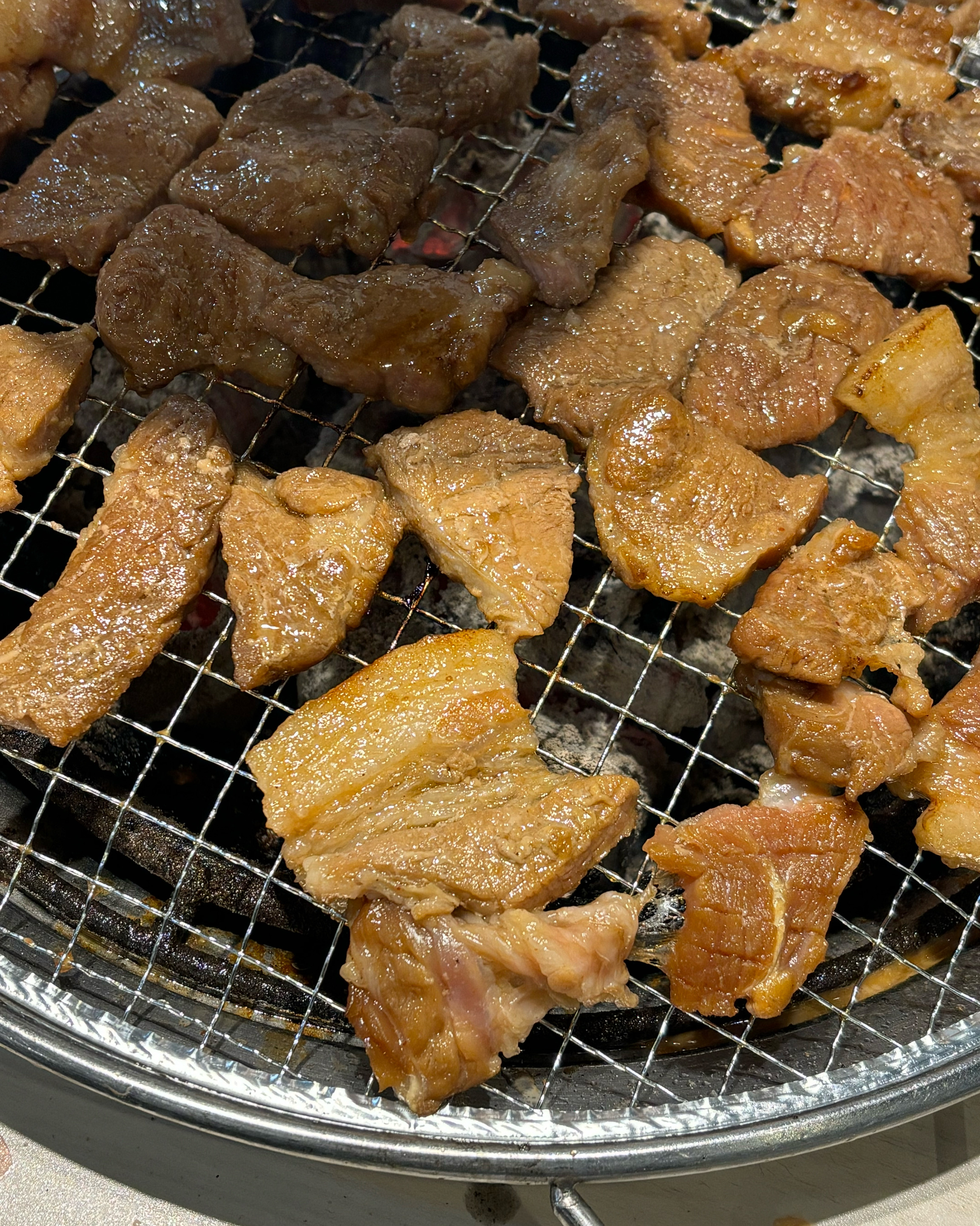 고기가 너무 맛있구요 청결하구 사장님과 직원분들이 엄청 친절하셔요 ! 재방문 할 의사 있습