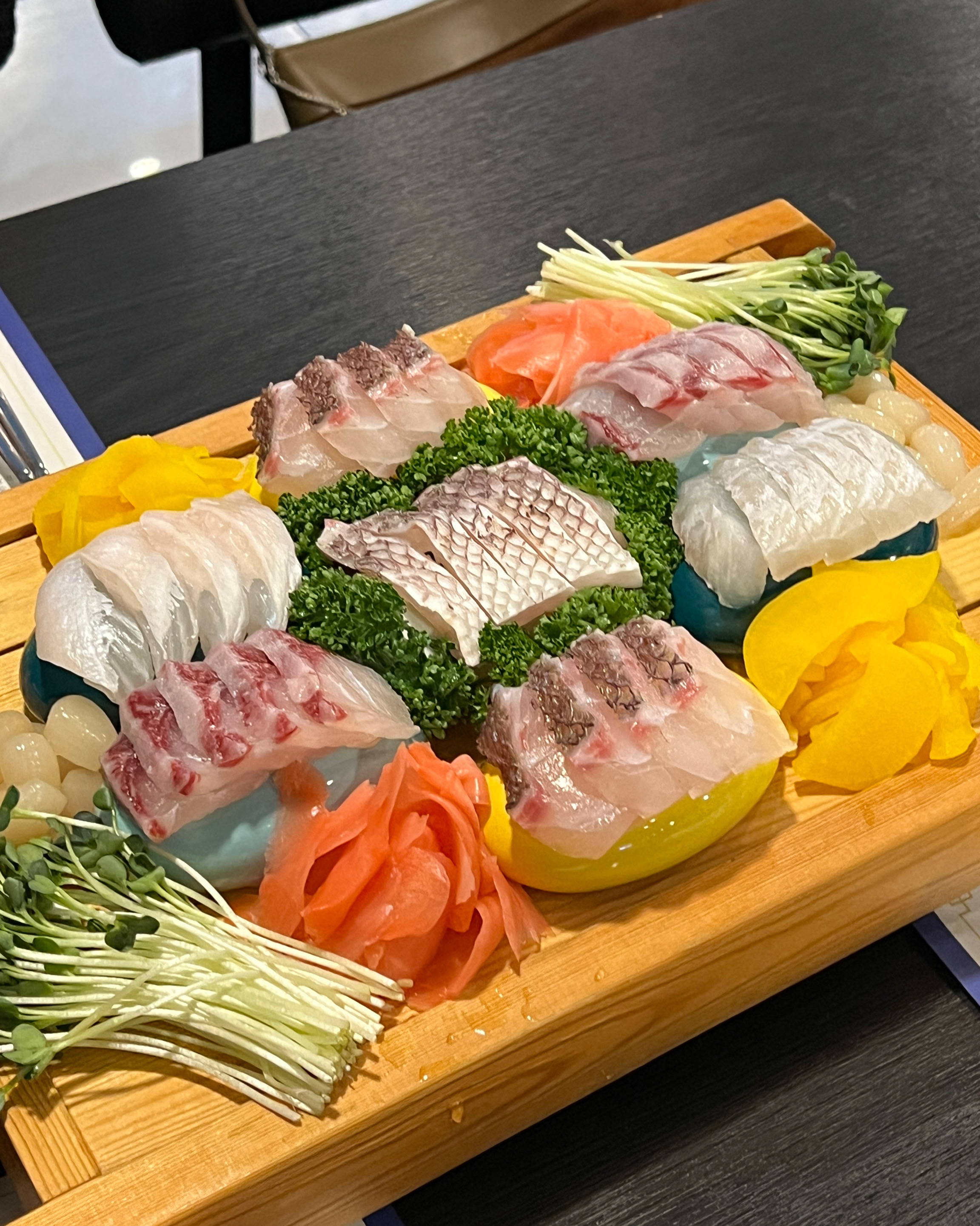 예약하고 방문 했는데 너무 친절히 안내해주셨고, 멍게도 너무 신선하니 맛있고, 회도 진짜