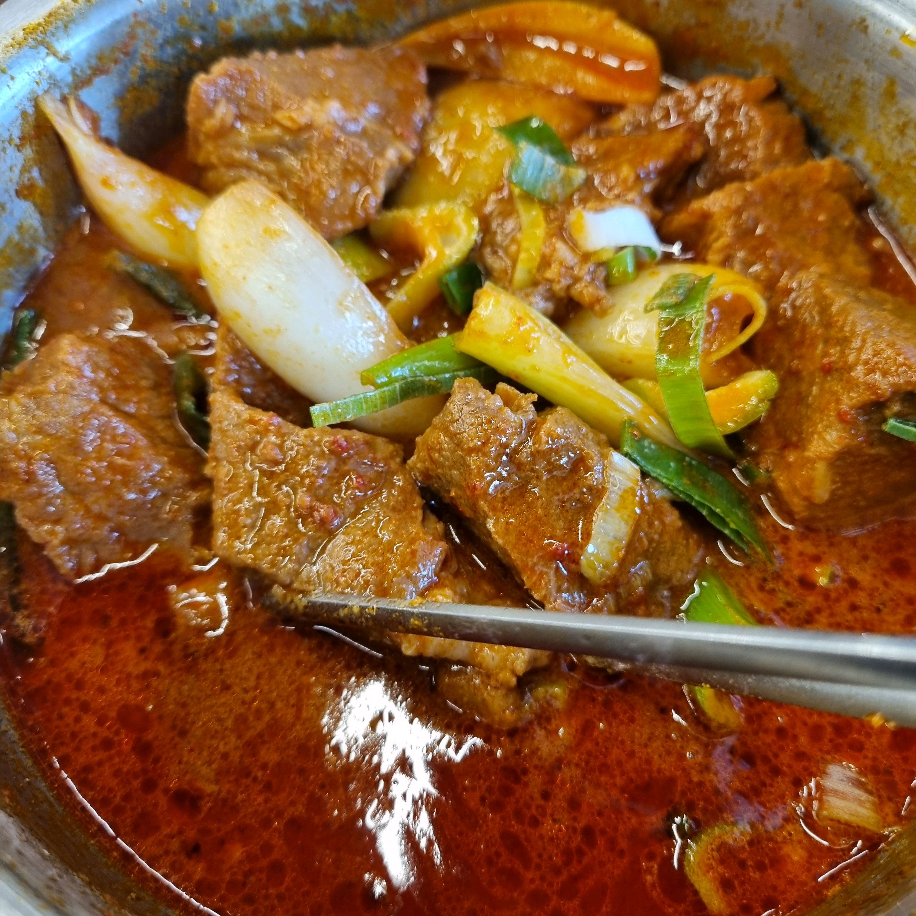 돼지국밥에서 설렁탕의 맛이 나요... 설렁탕과 돼지국밥을 좋아하는 사람으로서 진짜 너무 맛