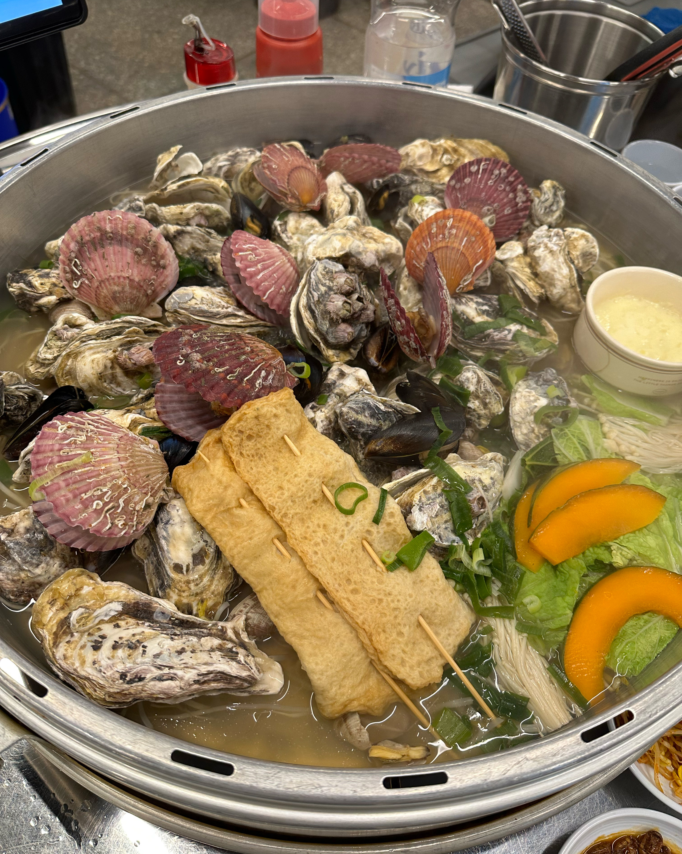  한국 서울 건대입구역 주변 전골 전문점 맛집 용왕조개