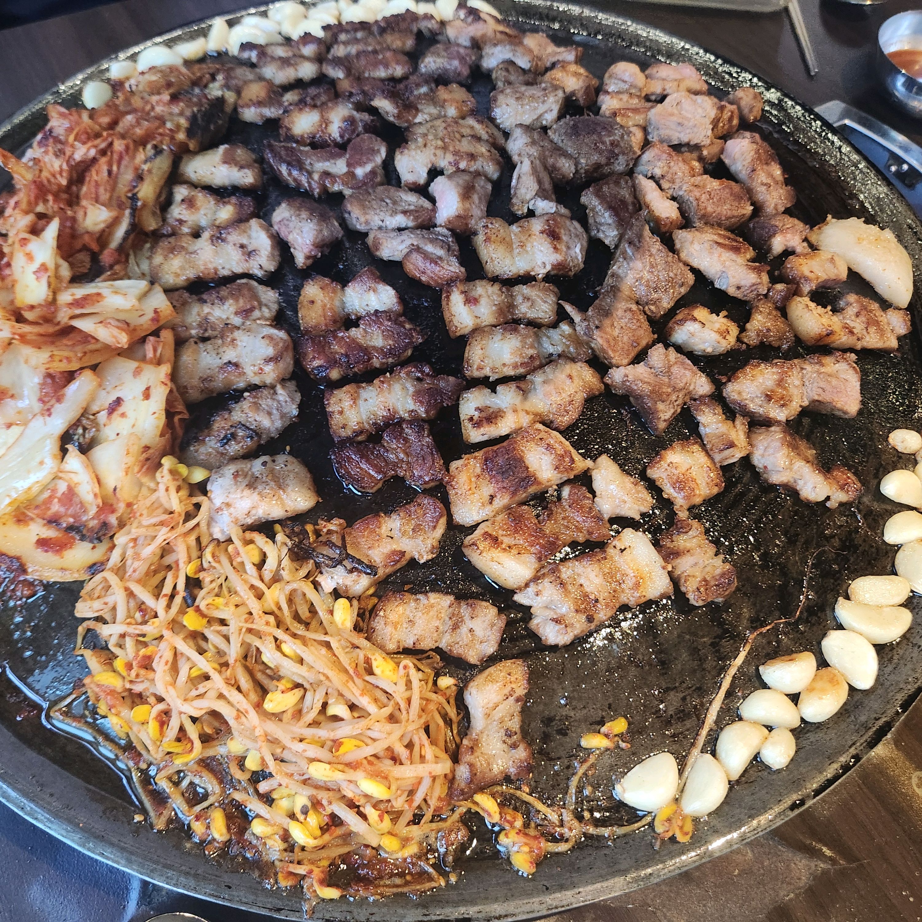 Korean meat grilled restaurant near Gangnam Station, Seoul, Korea Dongducheon Pot lid pork belly Gangnam Station