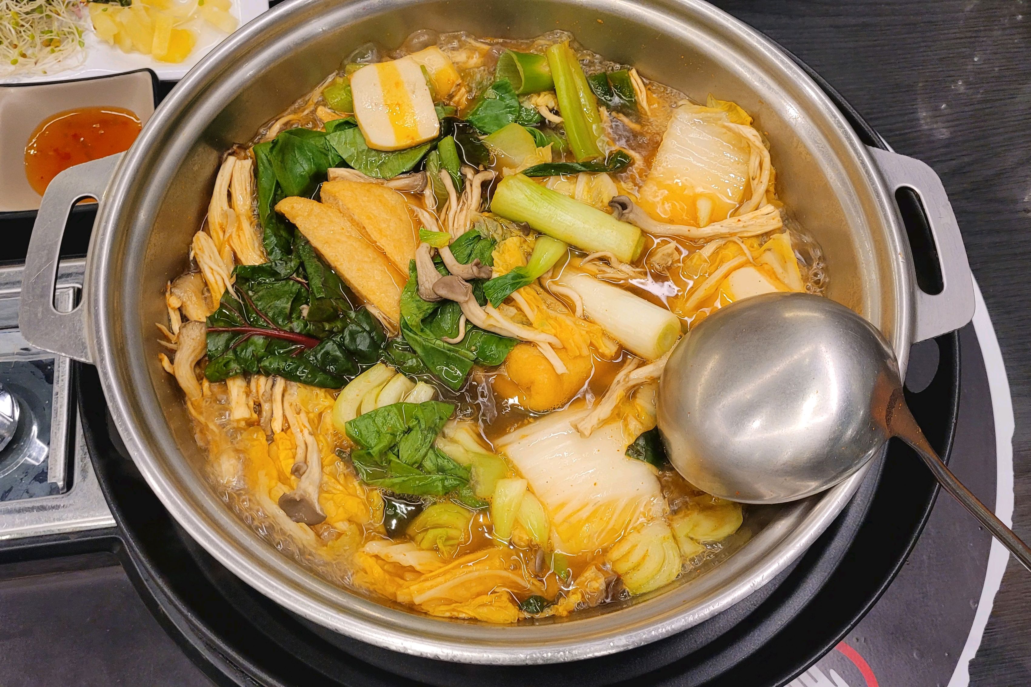 주차2시간으로 넉넉하고 다른 지점 대비 청결하게 식재료 관리하는것 같습니다~사장님 친절하시