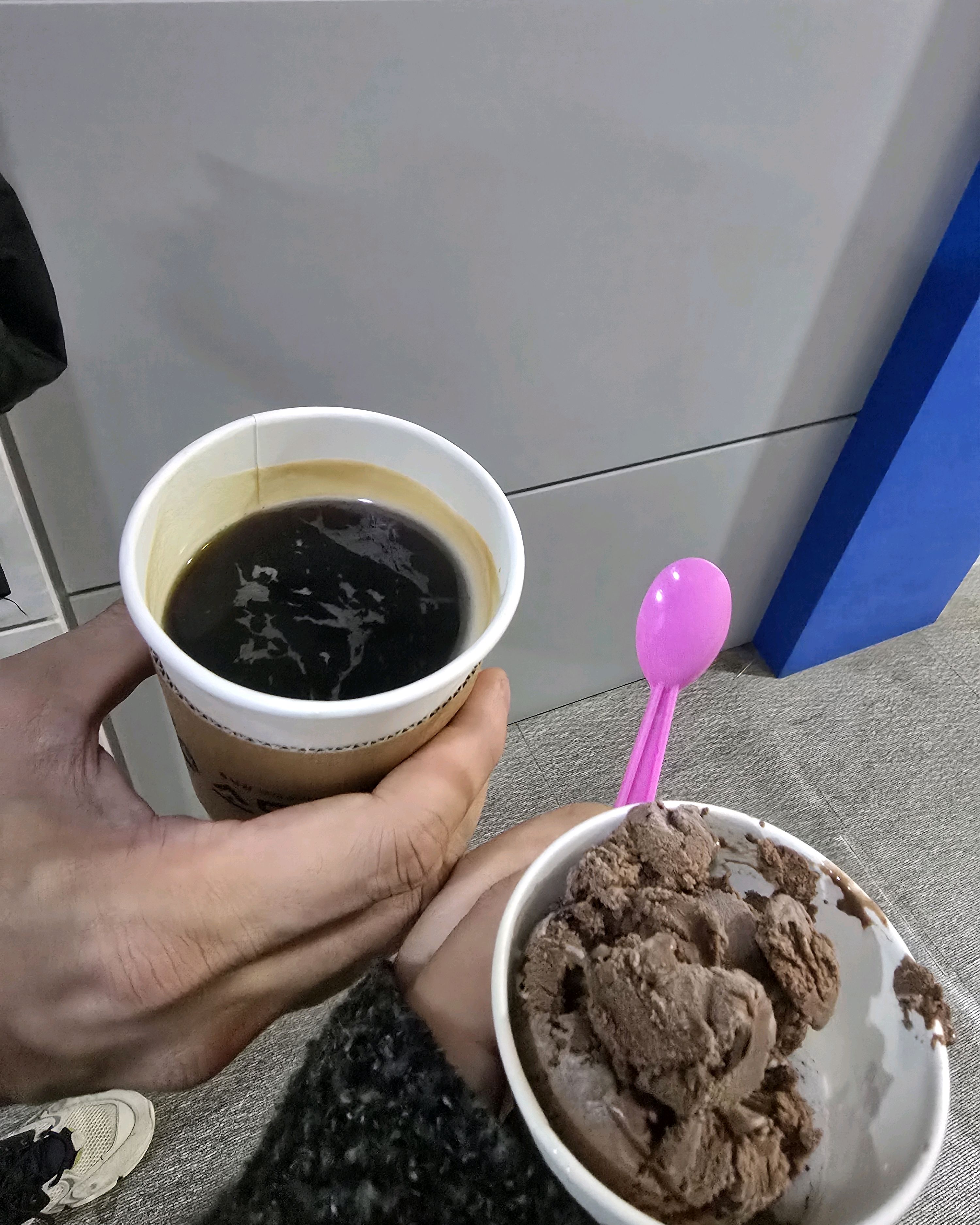 음식도 맛있고 양도 많고 후식으로 커피랑 아이스림도 먹을 수 있어요! 친절하기도 하십니다!