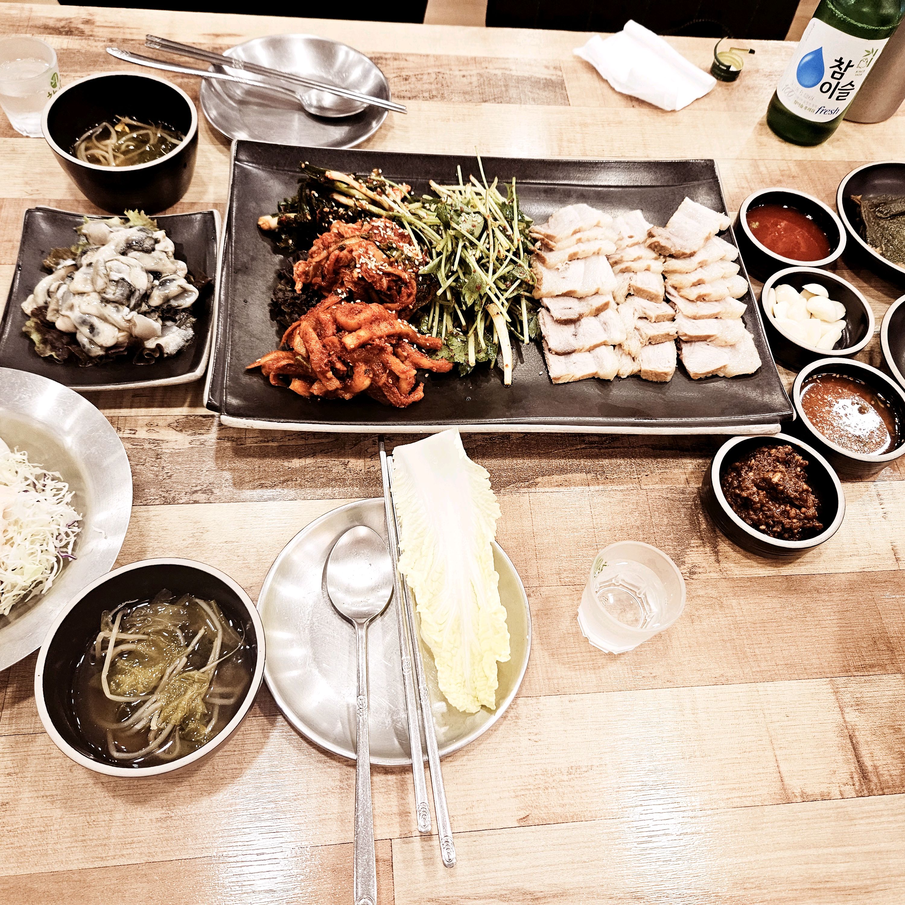 음식이 맛있구 굴이 신선해요^^ - 권선동 맛집 보쌈1979 본점