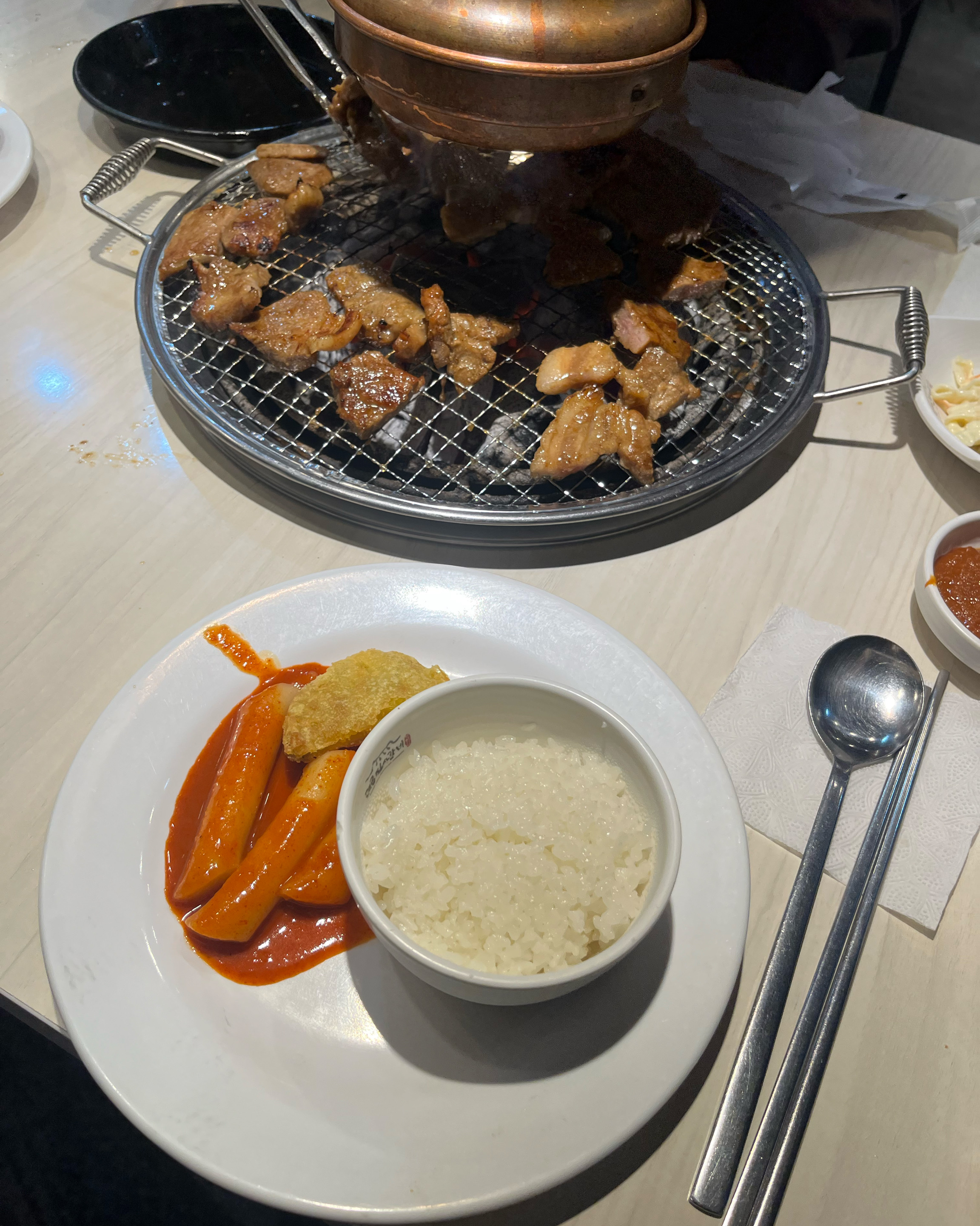 갈비먹고 싶을 땐 명륜진사갈비입니다~ 너무연하고 맛있어요!!요즘 상추도 비싼데 무한리필!!