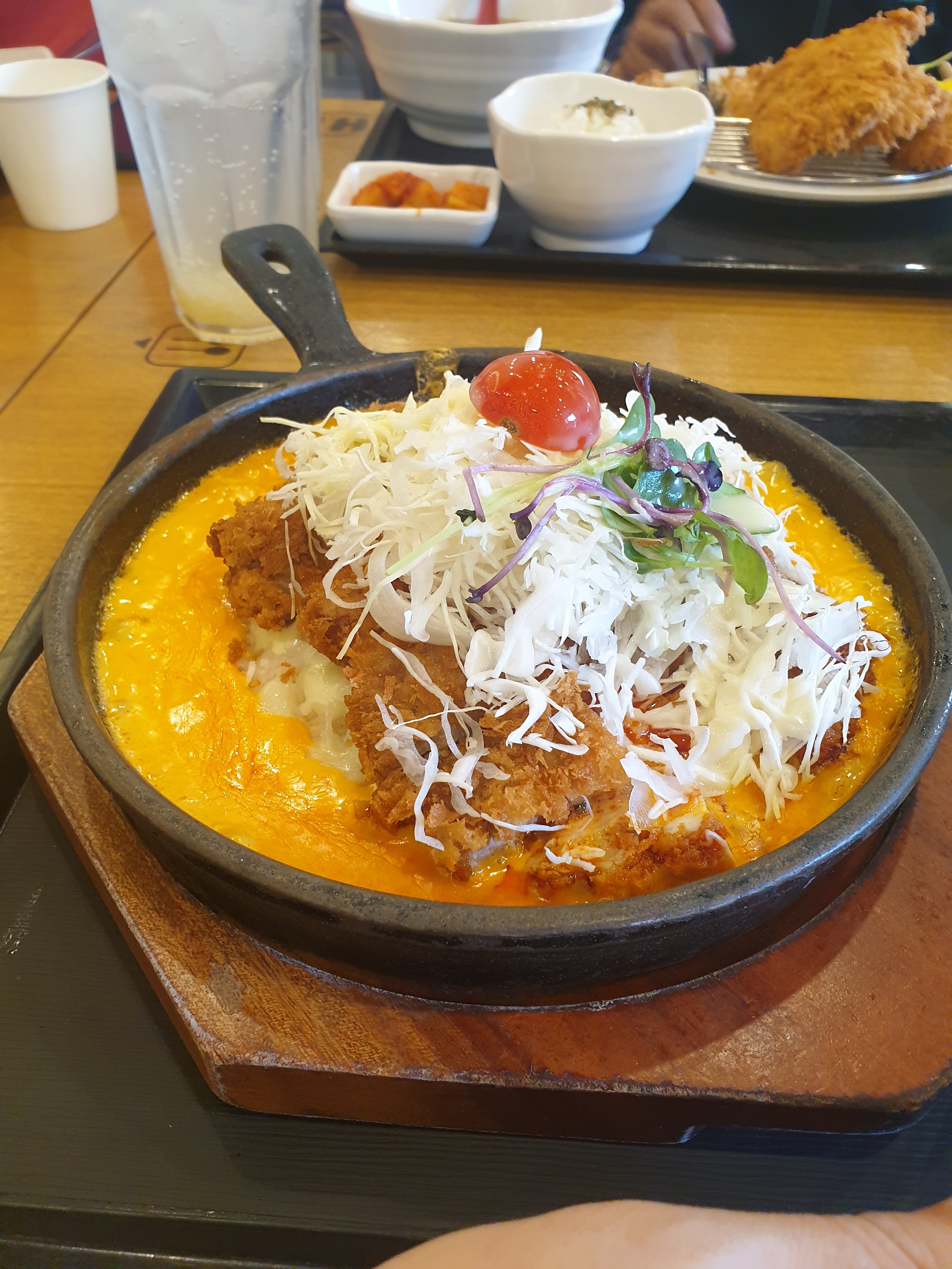 개인적으로는 가격 자체가 저렴하다고 생각은 안 듭니다. 근데 구성도 알차고, 양도 넉넉해서