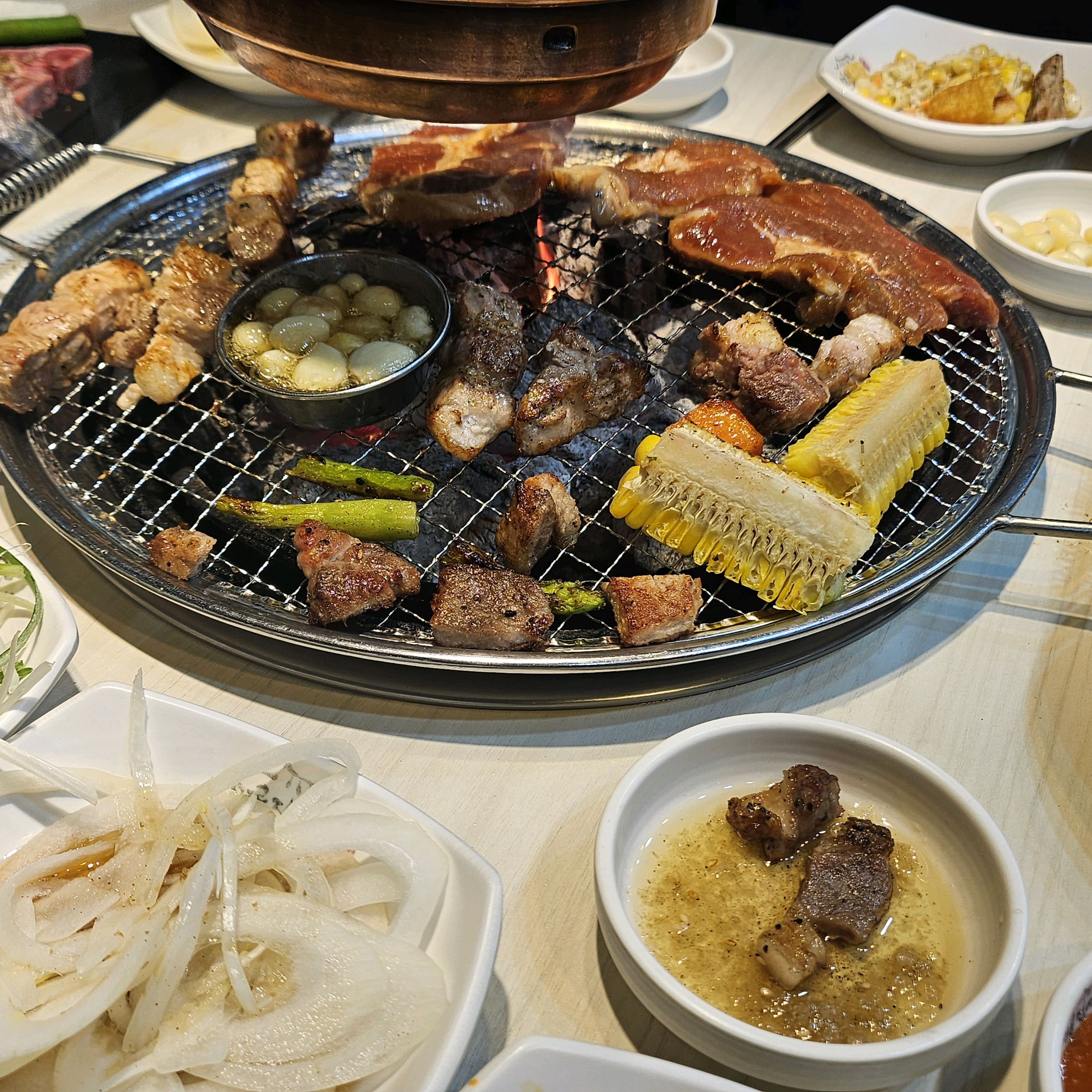 무한정 고기와 기타 음식, 음료까지 가성비 대박!! 맛까지 좋으니 고기 외식은 늘 명륜진사