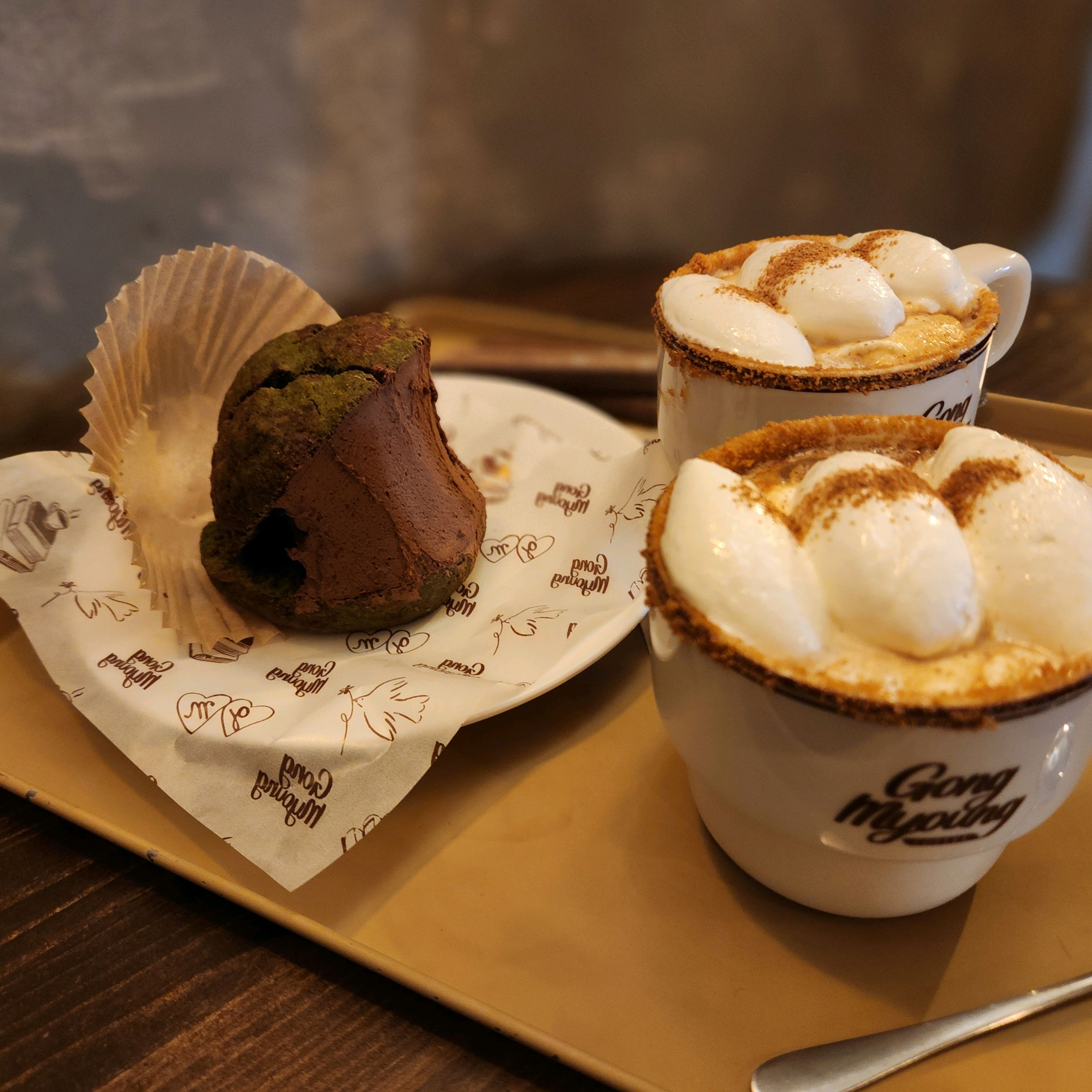 Gongmyeong Hongik University branch, an emotional dessert cafe near Sangsu Station, Seoul, Korea