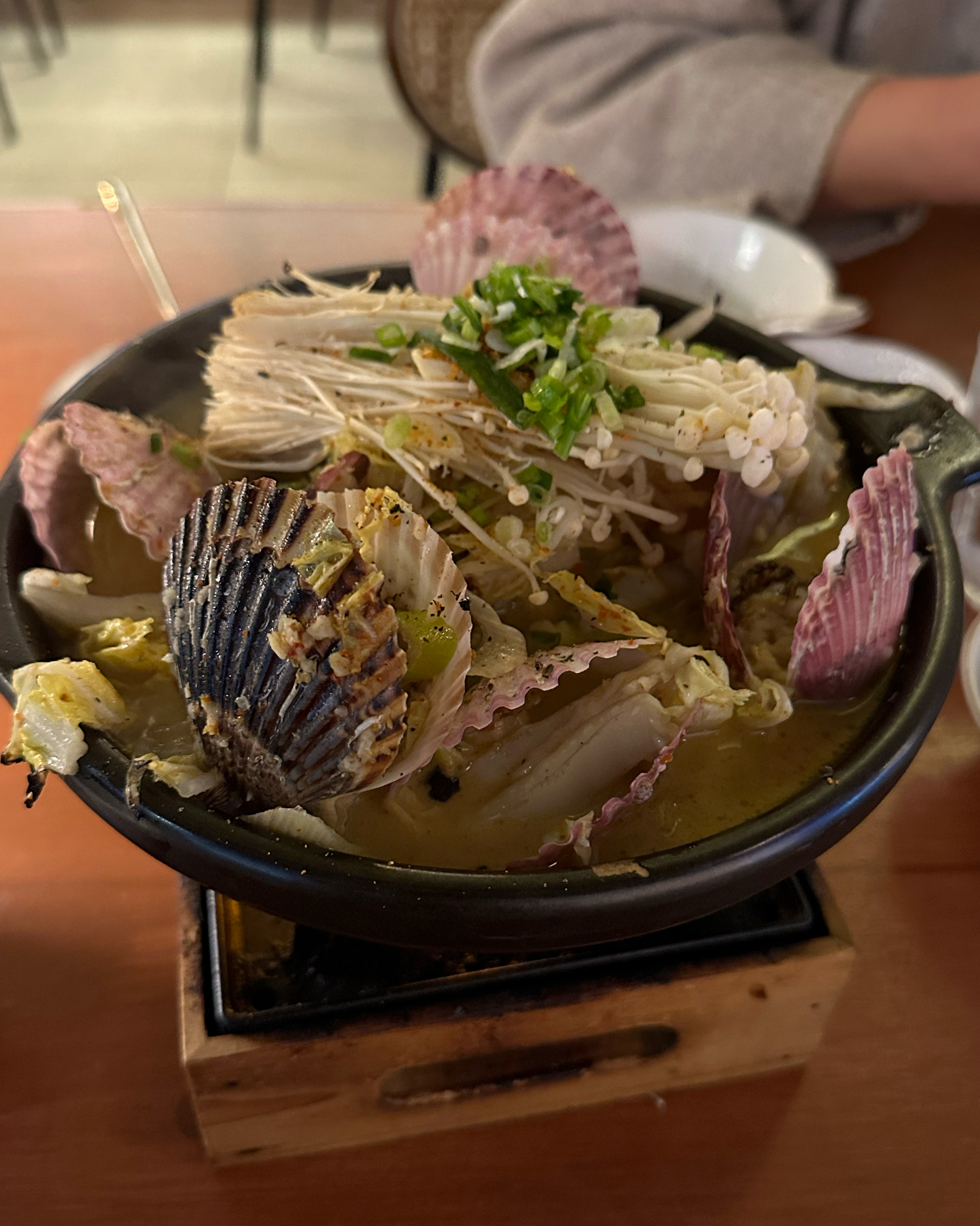 우연히 지나가다 분위기 좋아보여서 갔는데 직원분도 정말 친절하시고 안주도 맛있어서 두 번째