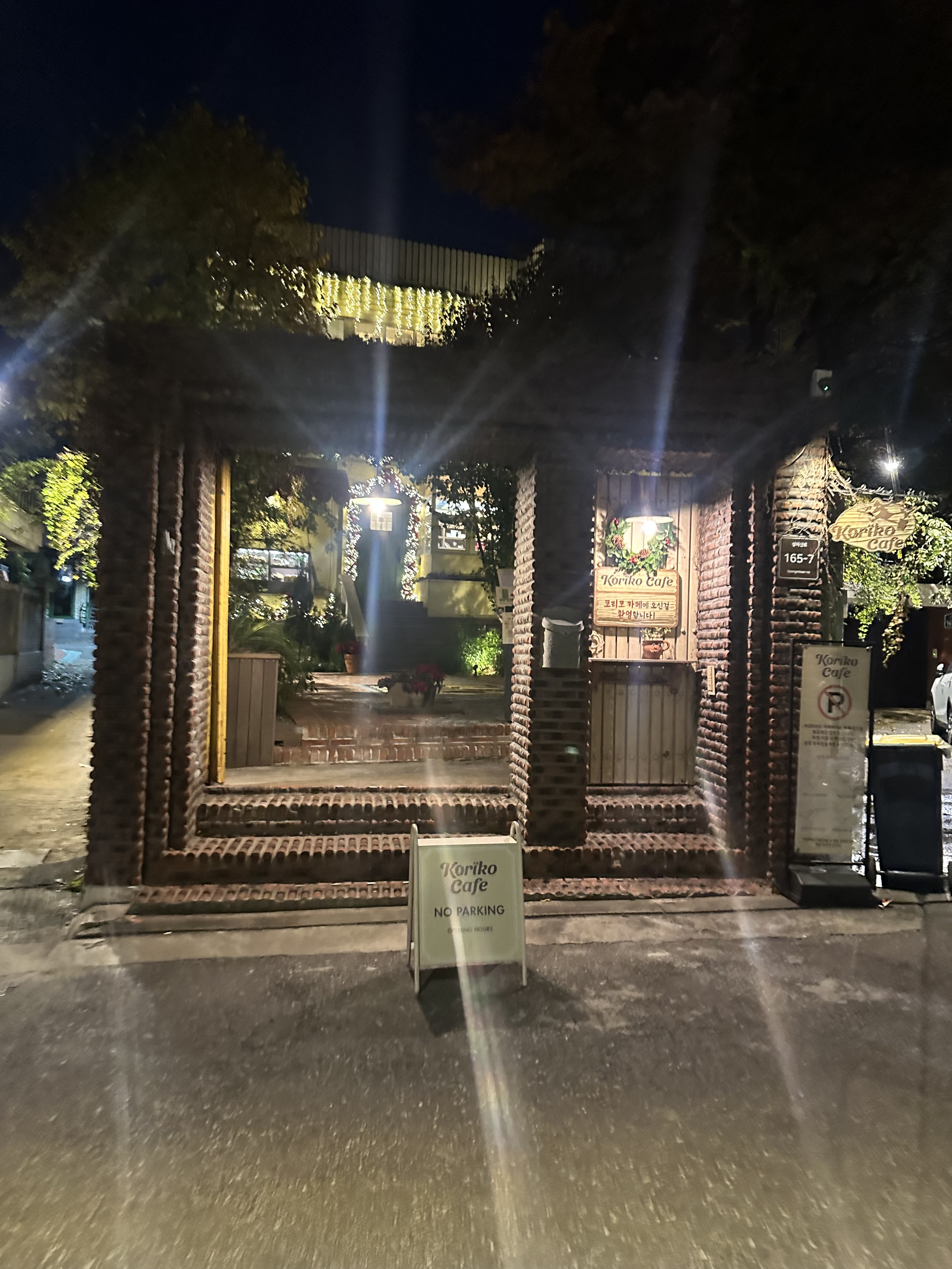 Corico Cafe Yeonnam Branch, an emotional dessert cafe near Sangsu Station, Seoul, Korea