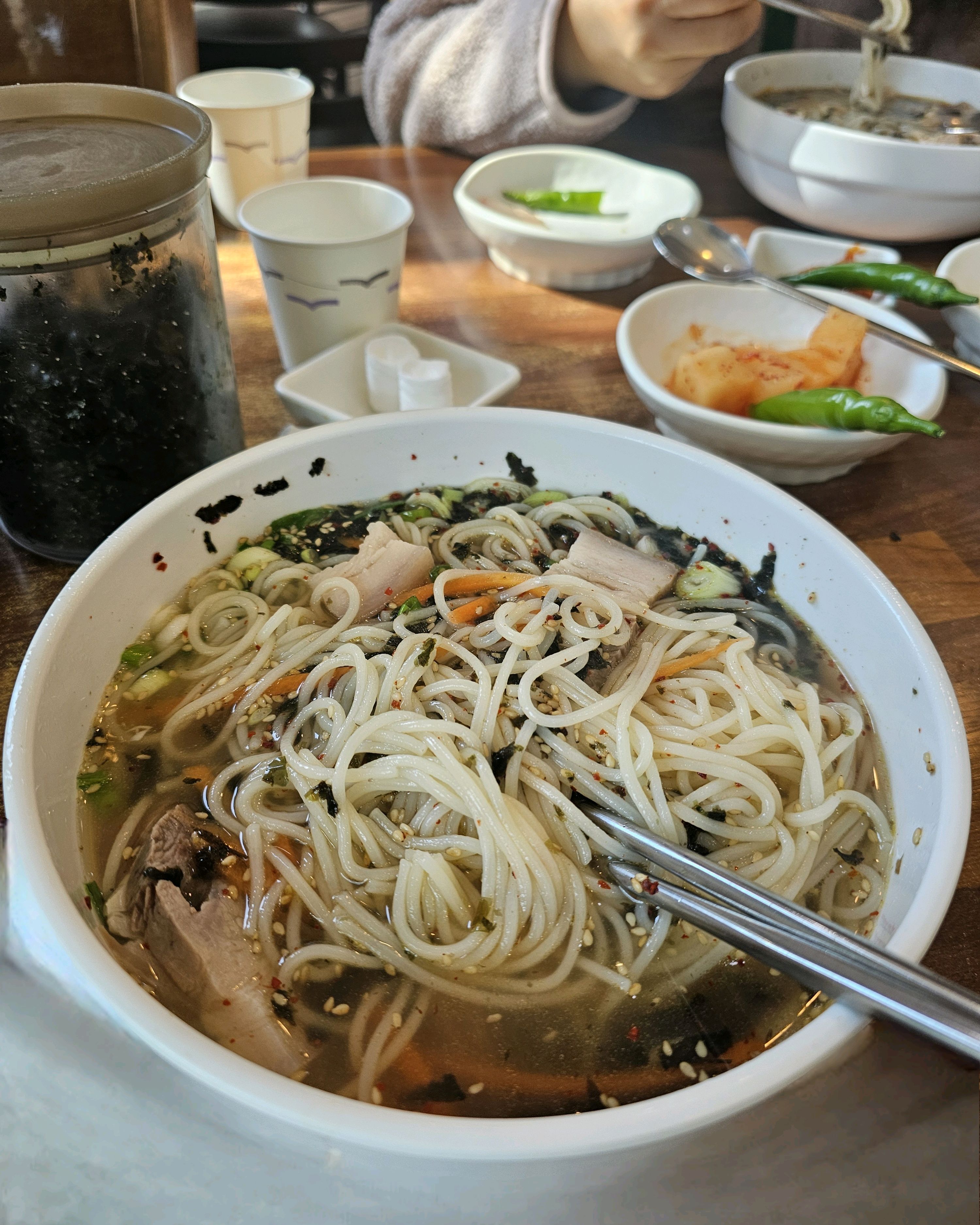 제주살면서 처음 가봤습니다. 맛있게 먹고왔습니다. 다만 계산할때 직원분 아무말씀도 없이 묵