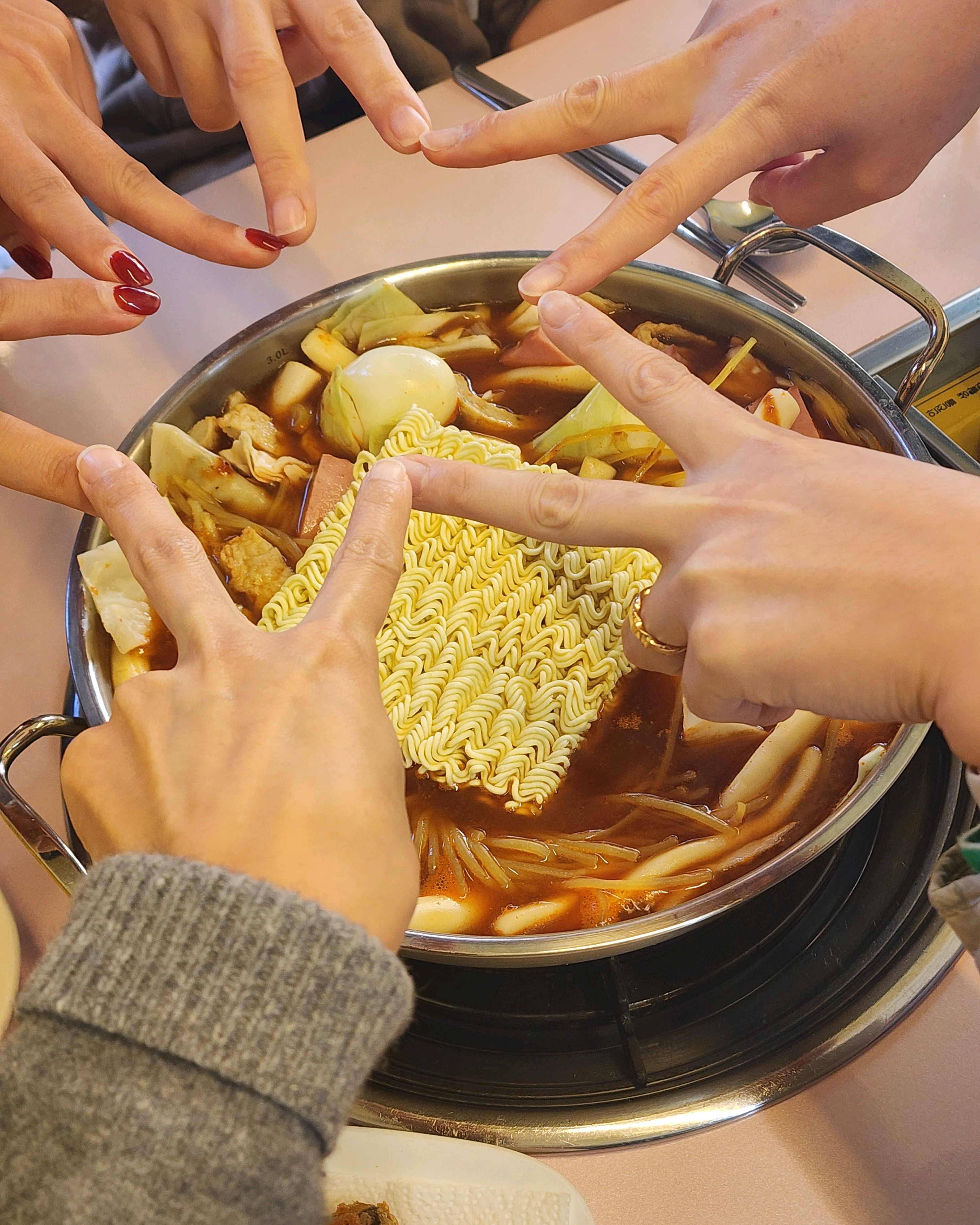 즉떡 맛집이라 소문나서 찾아갔눈데 1분만 늦었어도 30분 기다릴 뻔했네여ㅋㅋㅋ운수 좋은 날
