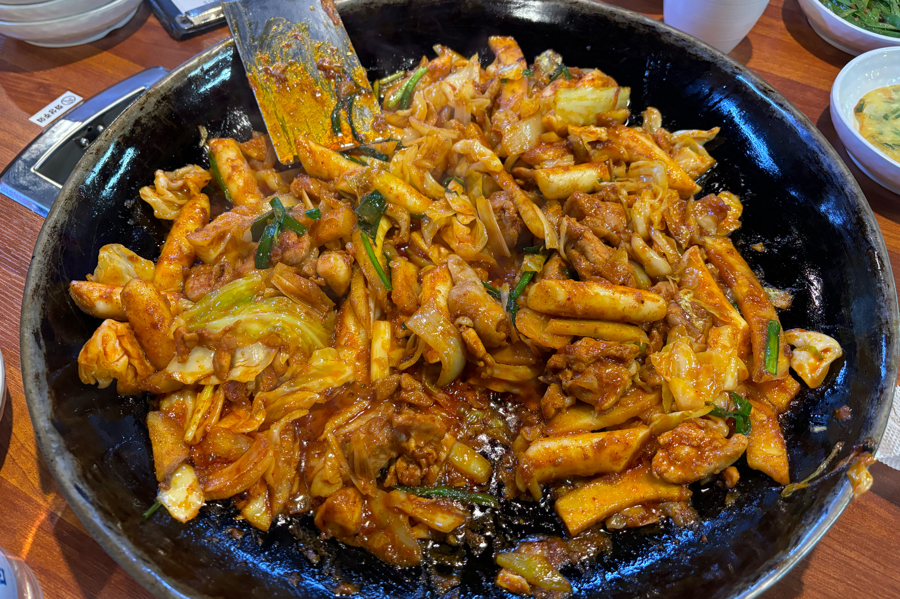 [홍대입구역 맛집 신미경홍대닭갈비] 직접 가본 로컬 리뷰