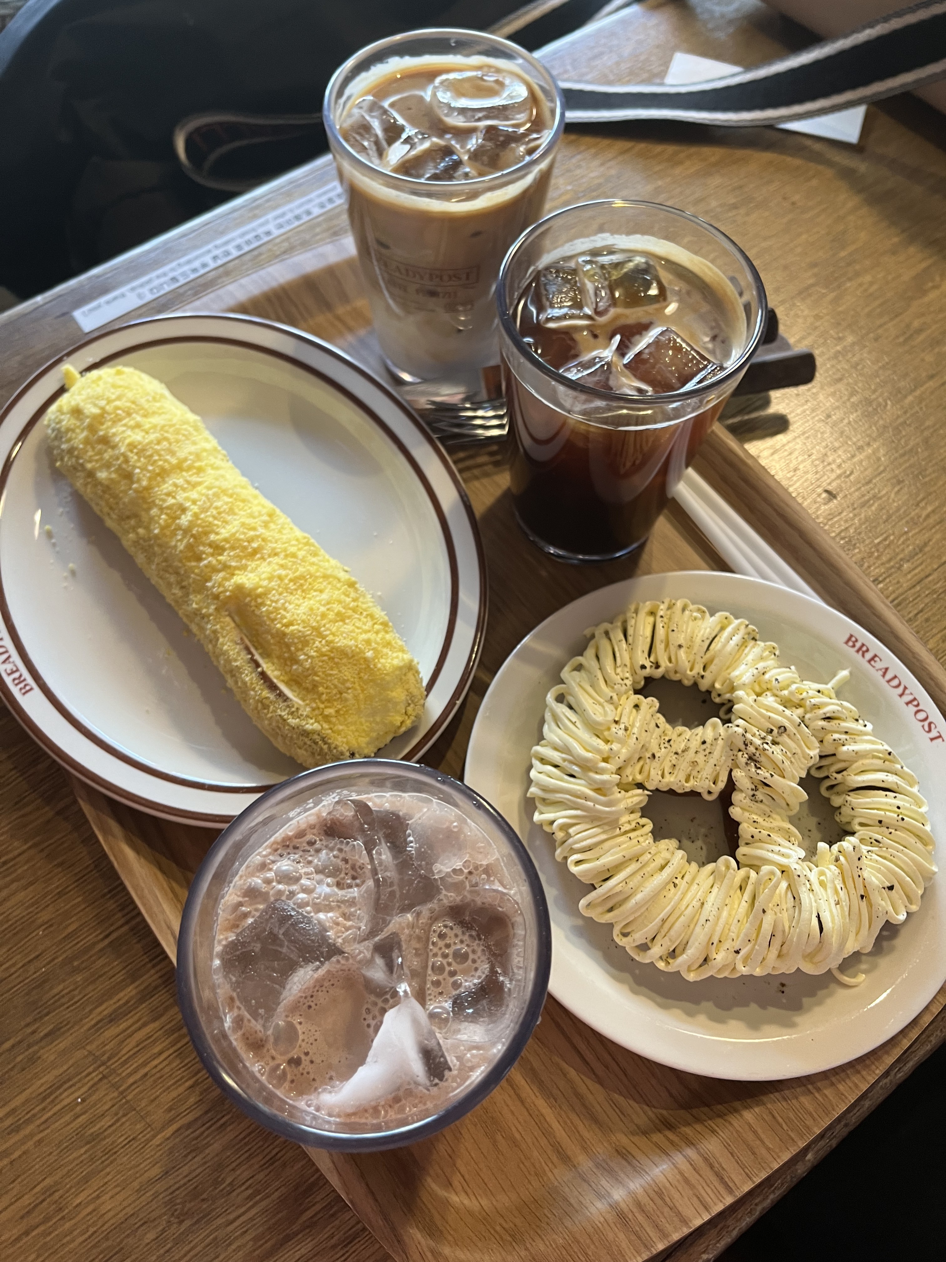 한국 서울 뚝섬역 주변 감성 디저트 카페 브레디포스트 성수점