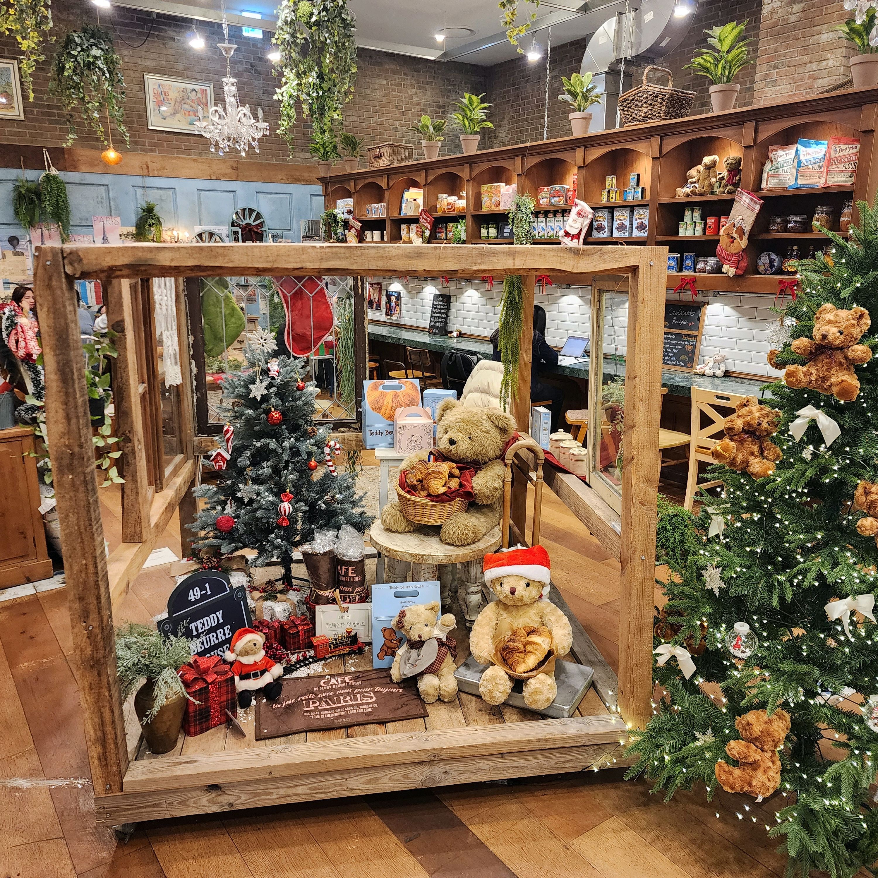 Teddy Börhouse, an emotional dessert cafe near Noryangjin Station, Seoul, Korea, The Hyundai Seoul Branch