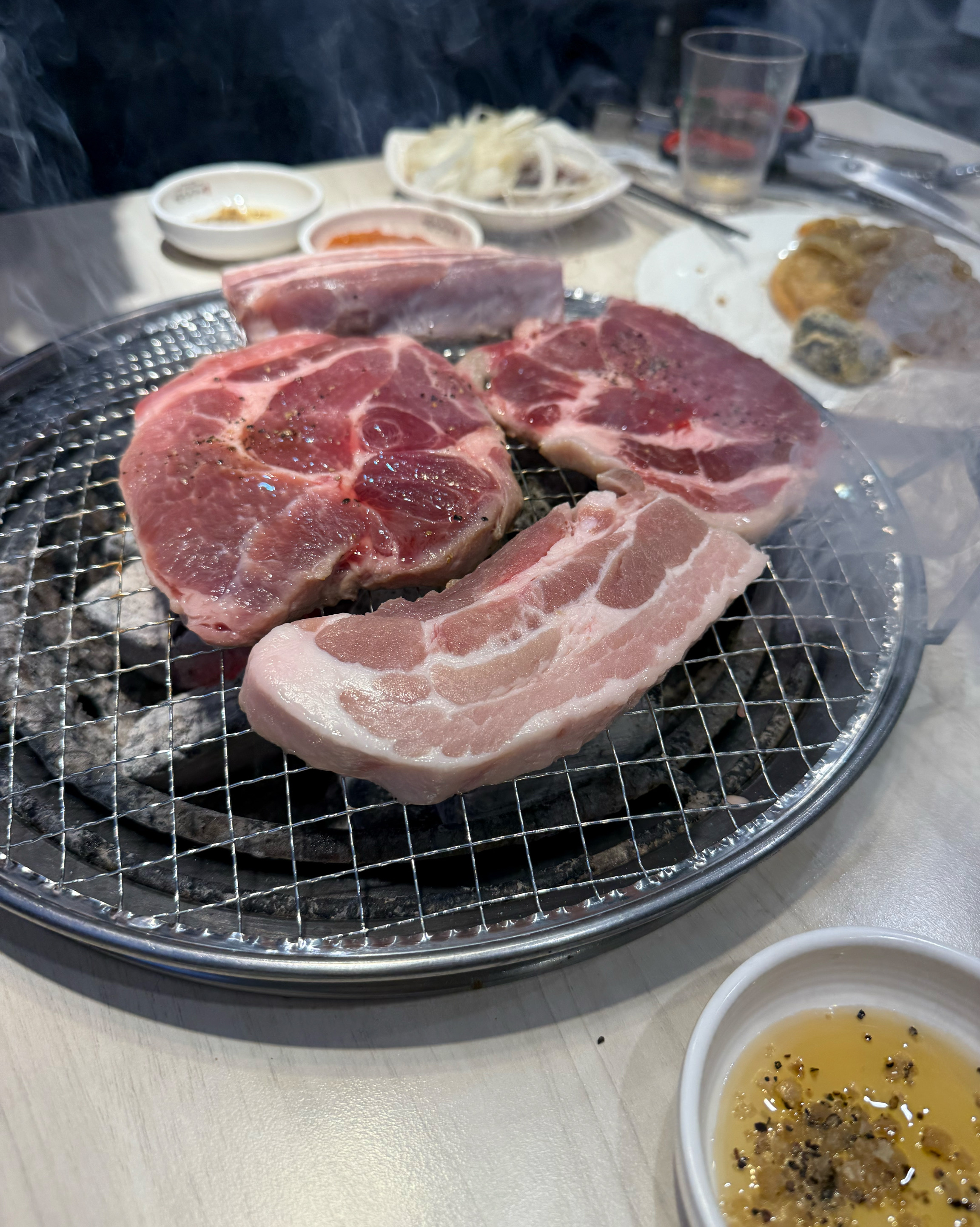 오랜만에 방문했는데 평일이라 여유롭게 식사 잘하고왔습니다 고기도 좋네요 - 영통역 맛집 명륜진사갈비 수원영통역점