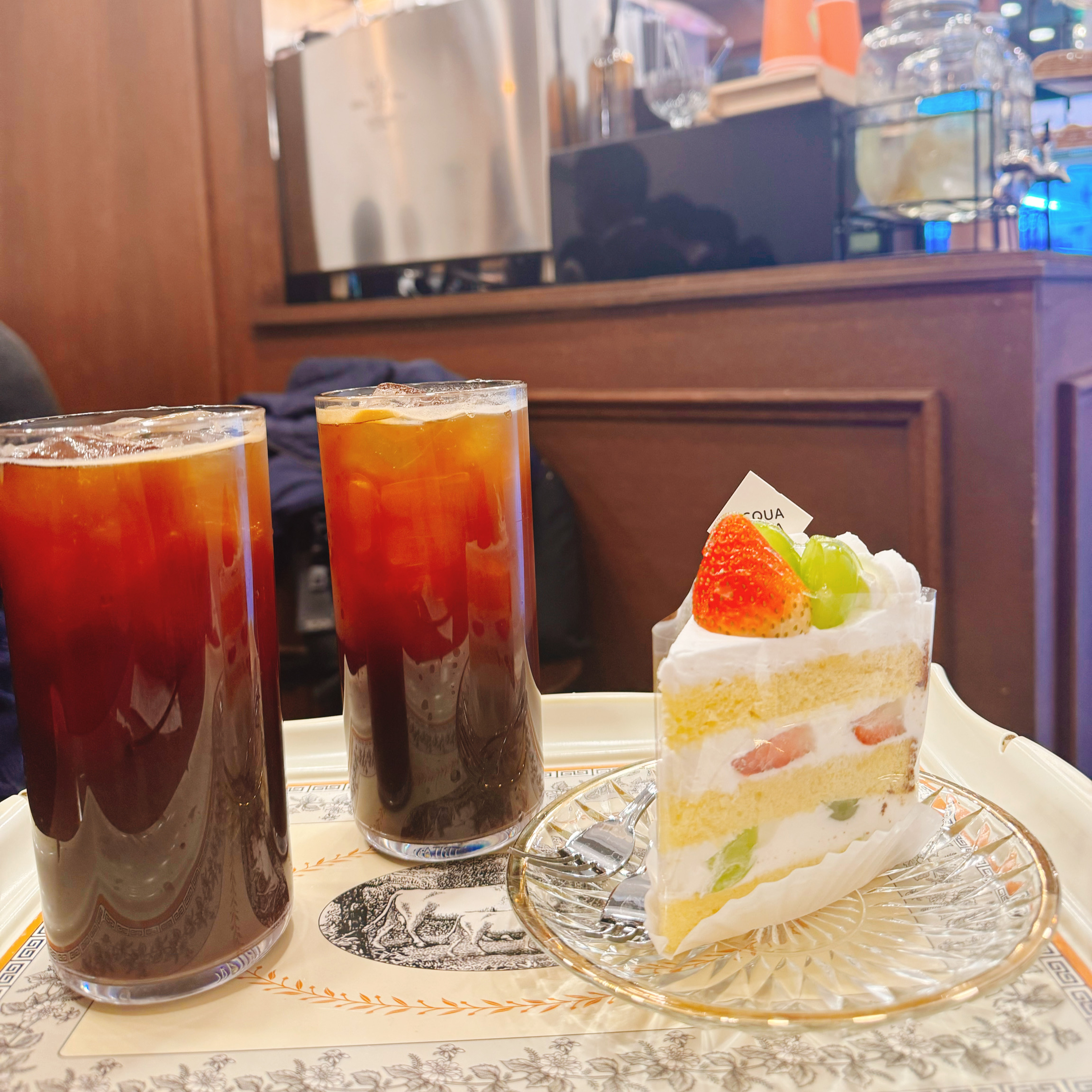 An emotional dessert cafe near Seongsu Station, Seoul, Korea Aqua Santa Seongsu Cafe
