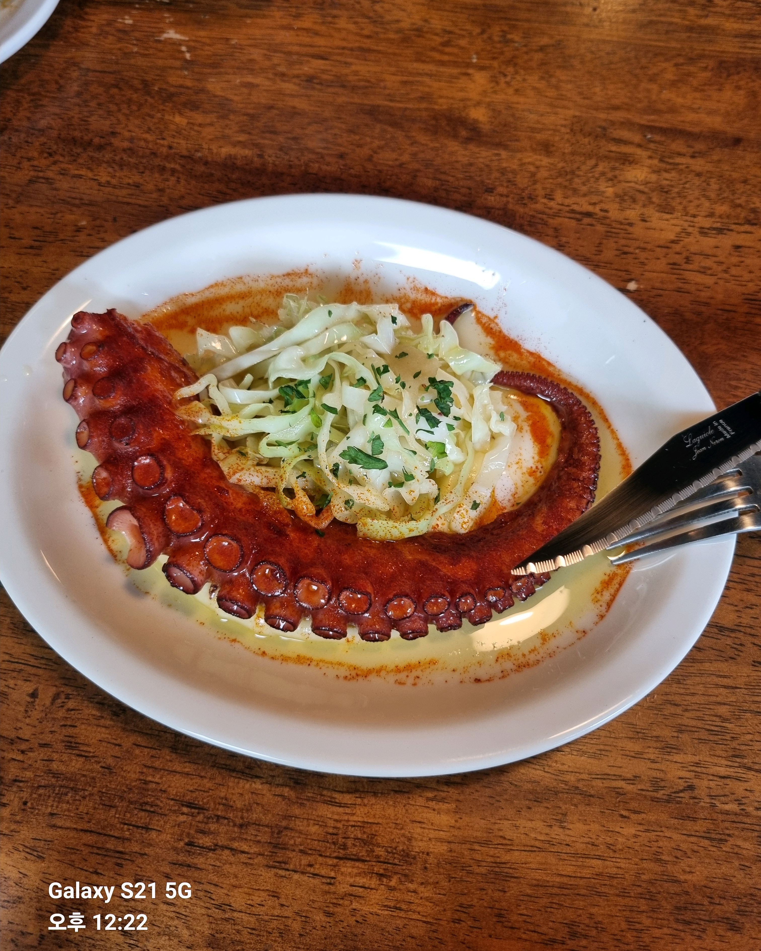 스페인 여행중에 뽈뽀를 못먹어서 맺힌 한을 망원동에서 풀었어요 너무 맛나네요 그리고 홍새우