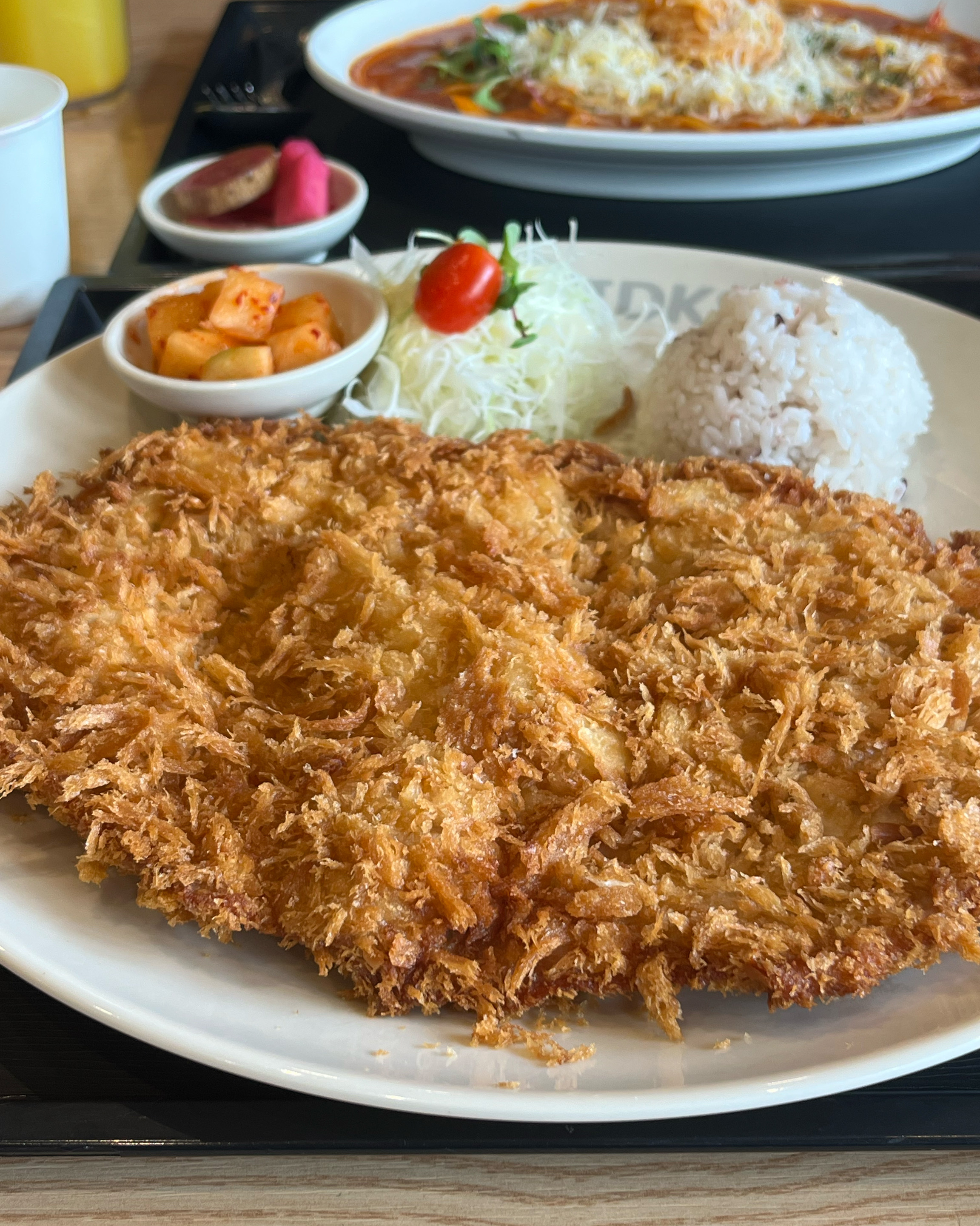 혼자 먹기 힘들정도로 양이 많아요 - 창원 신월동 맛집 홍익돈까스 창원점