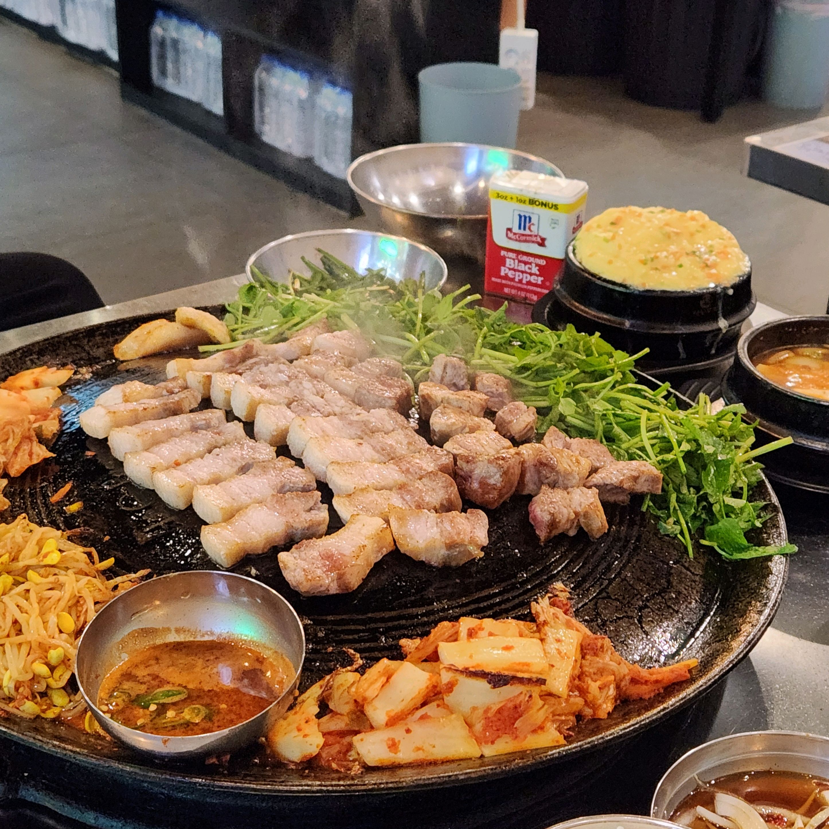 동두천솥뚜껑삼겹살 이미지