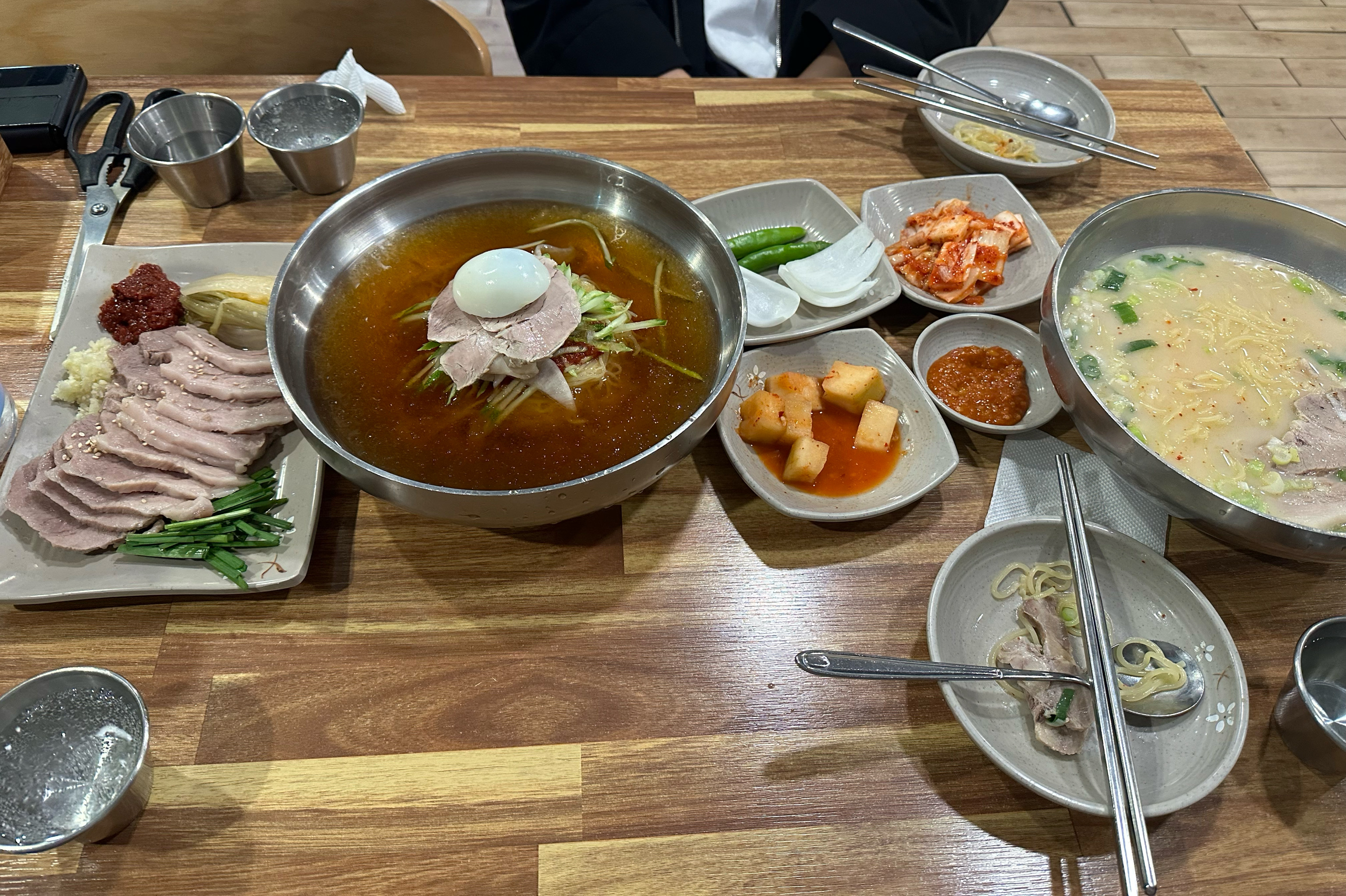 Hadongjin, a famous restaurant in Sindang Station