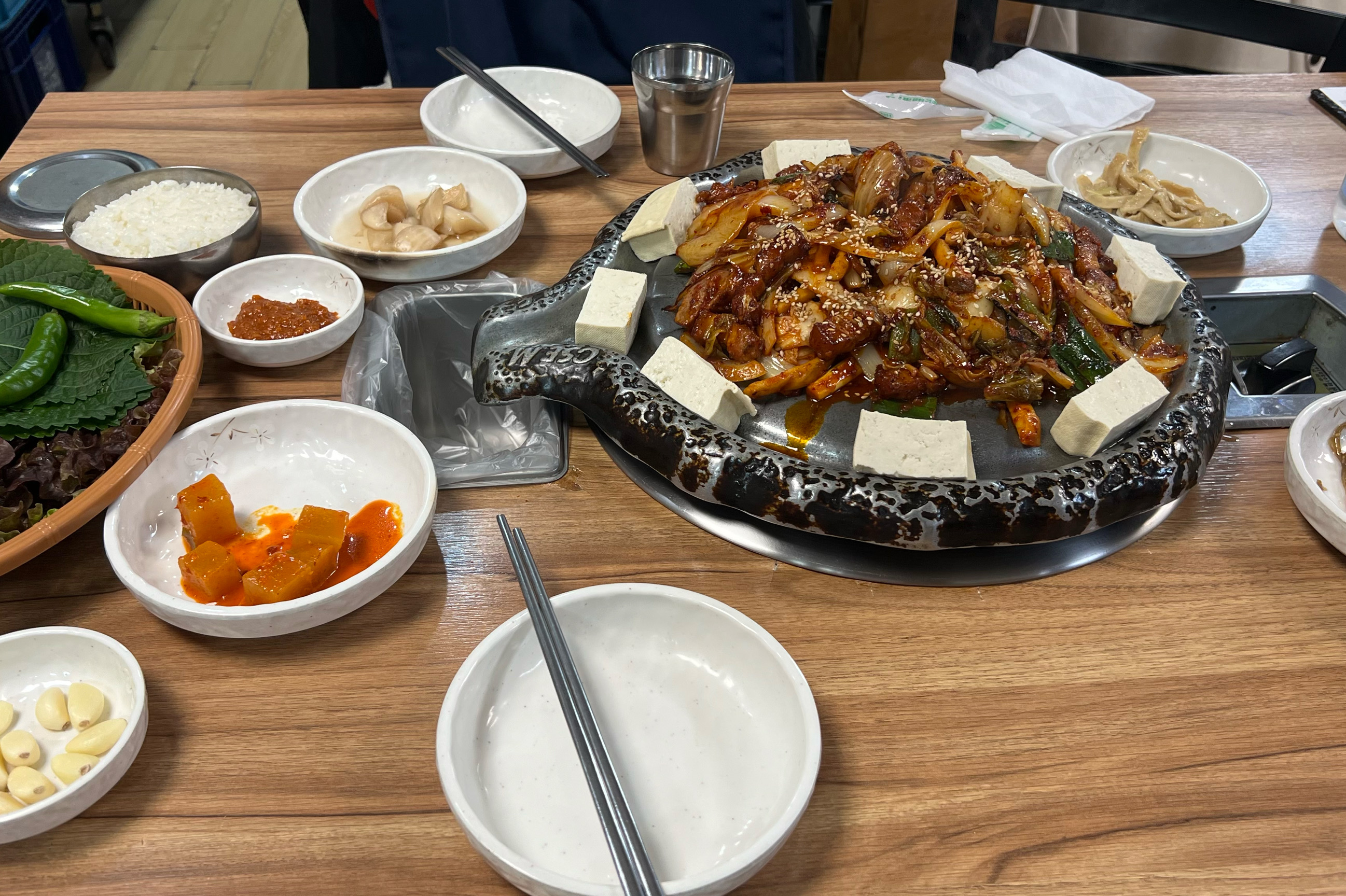 
답십리역식당 통돼지 두루치기 김치찌개 전문점