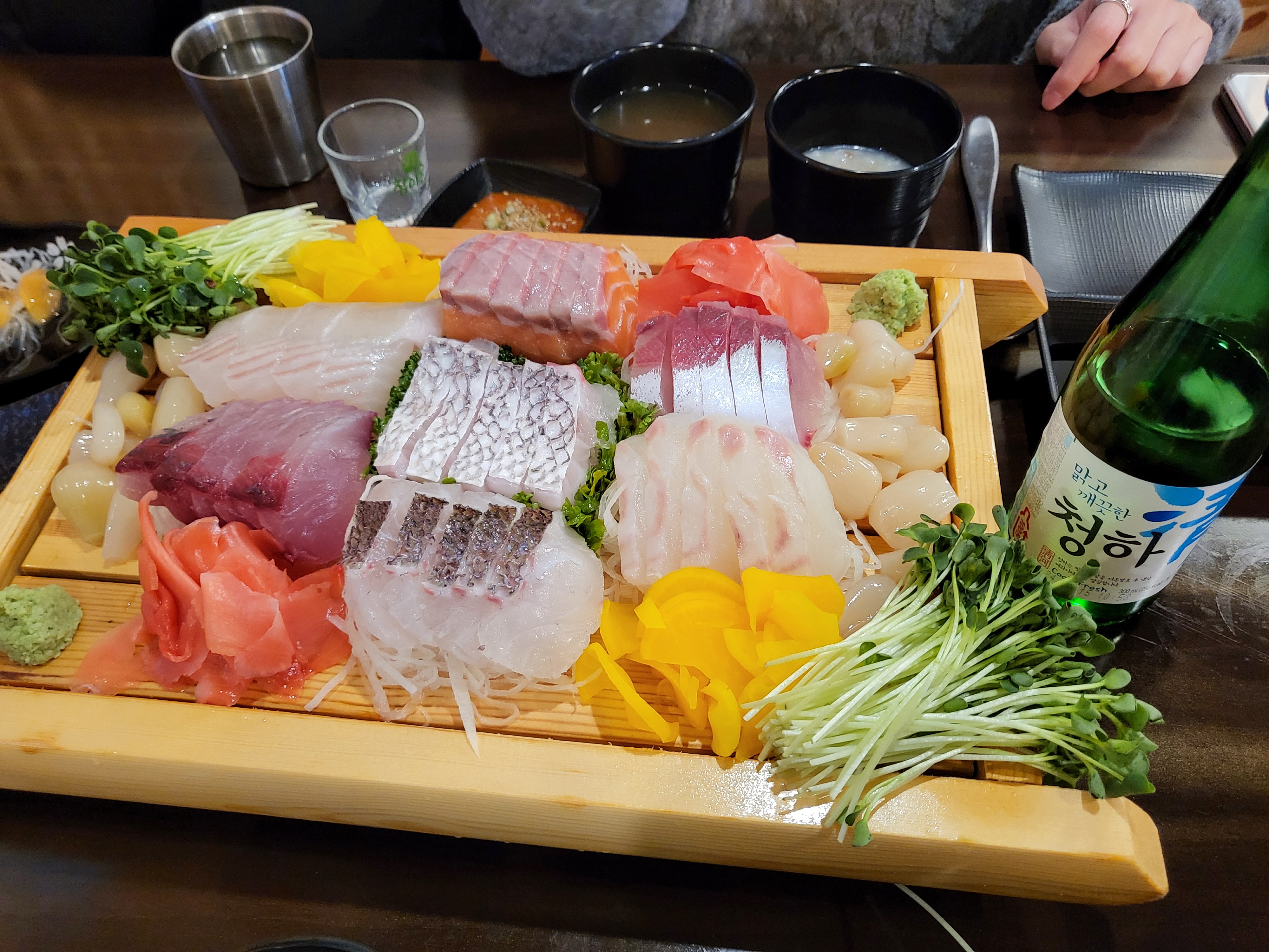 가끔 퇴근후 가느곳이에요 회가 증말 맛있어요 ㅠㅠ최고입니다....회가 무한리필인데 퀄리티도