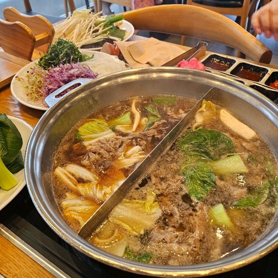 포항에서 샤브20은 이동점이 짱이예요! 재료도 빨리빨리 준비되고 손님이 엄청 많아서 재료도