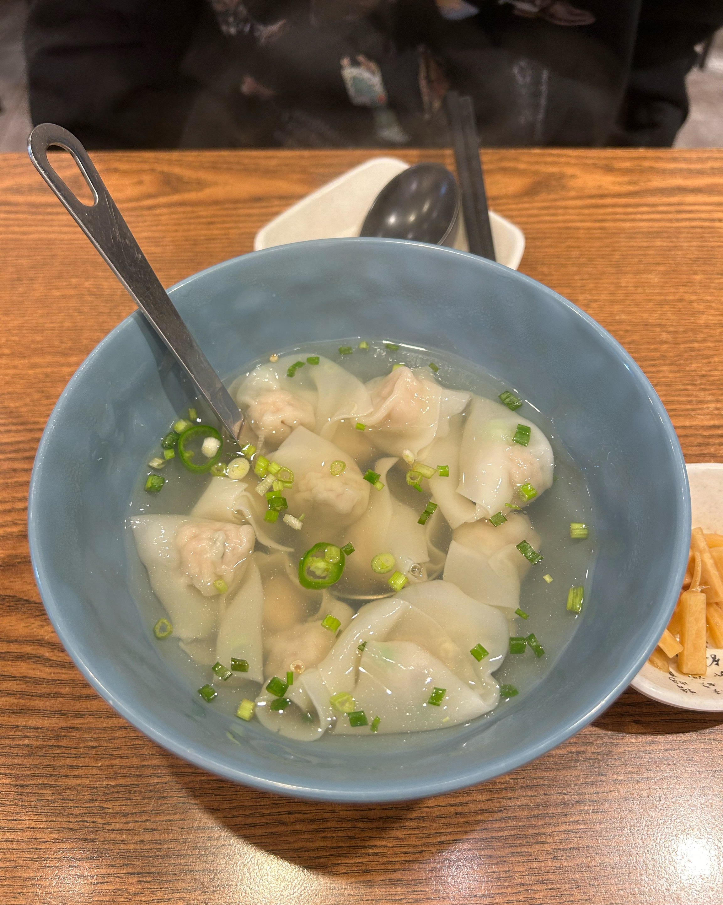 망원동의 만두맛집 만두란이에요🥟 이번에는 동파육을 먹어보기 위해 방문했어요! 탱글하지만 입