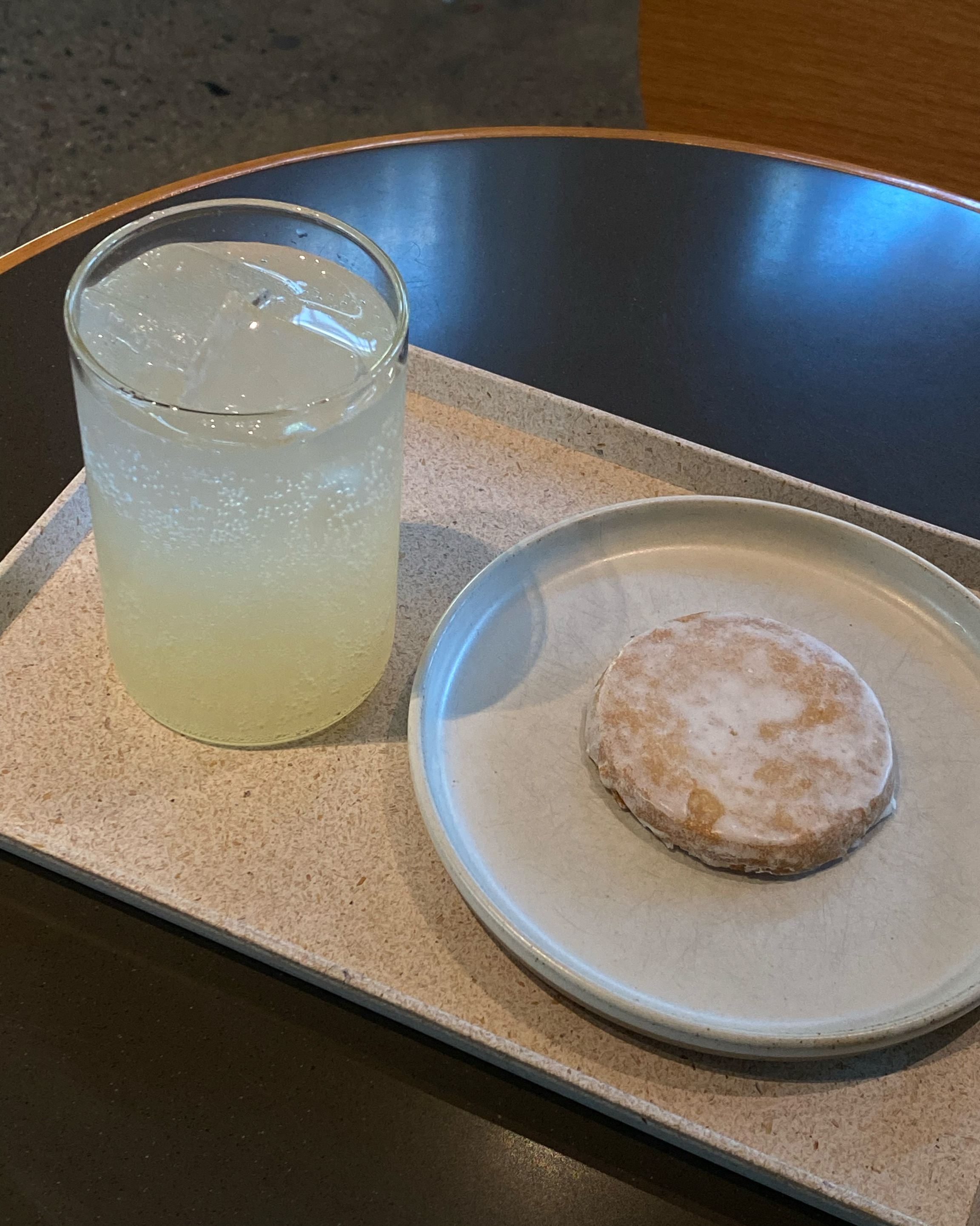 언제가도 친절하고 맛있고 좋습니다 최애 레몬쿠키랑 같이 레몬유자 피지 마셨는데 너무달지않고