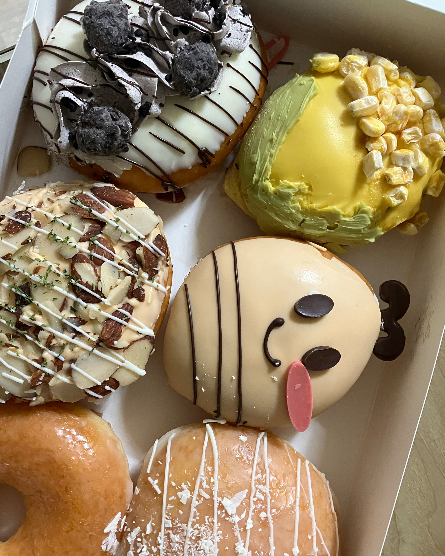 허니버터는 별로였고,, 쿠키앤크림 아몬드 맛있었어용 마늘빵 아몬드는 정말 마늘빵맛! 군옥수