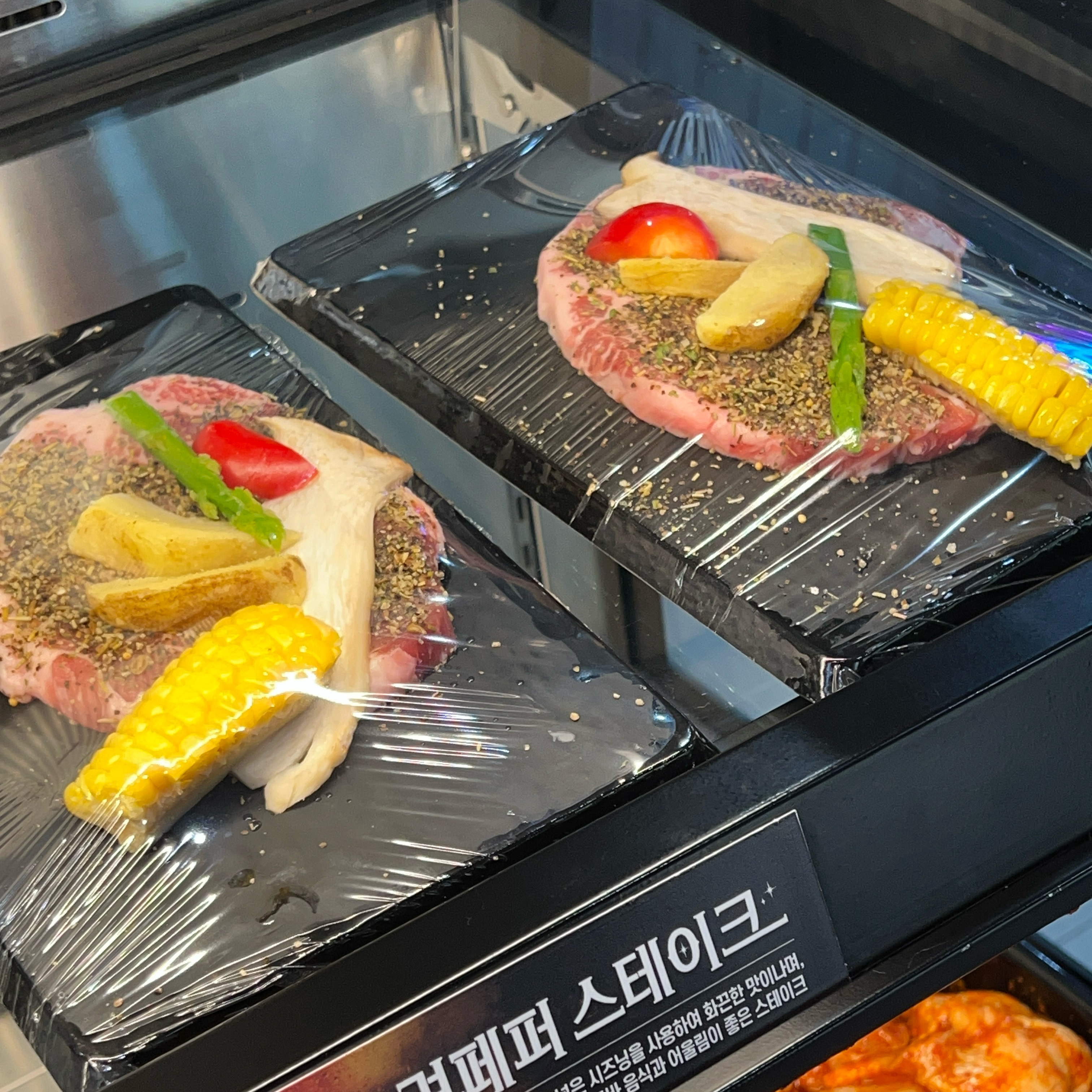 여태 가본 명륜진사갈비 중에 제일 깔끔하고 바깥 뷰도 좋았어요~ 평일 점심에도 학생들부터