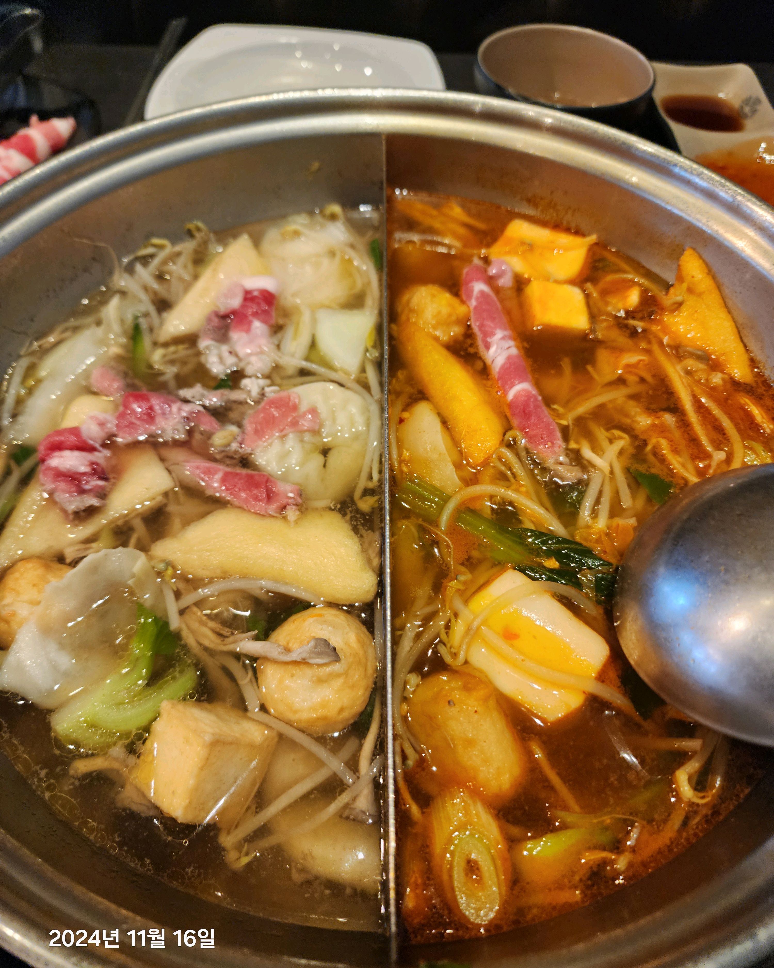 소담촌 몇군데 가봤지만 여기가 제일 별로예요. 고기상태도 별로 작고 부서지고..야채가 떨어