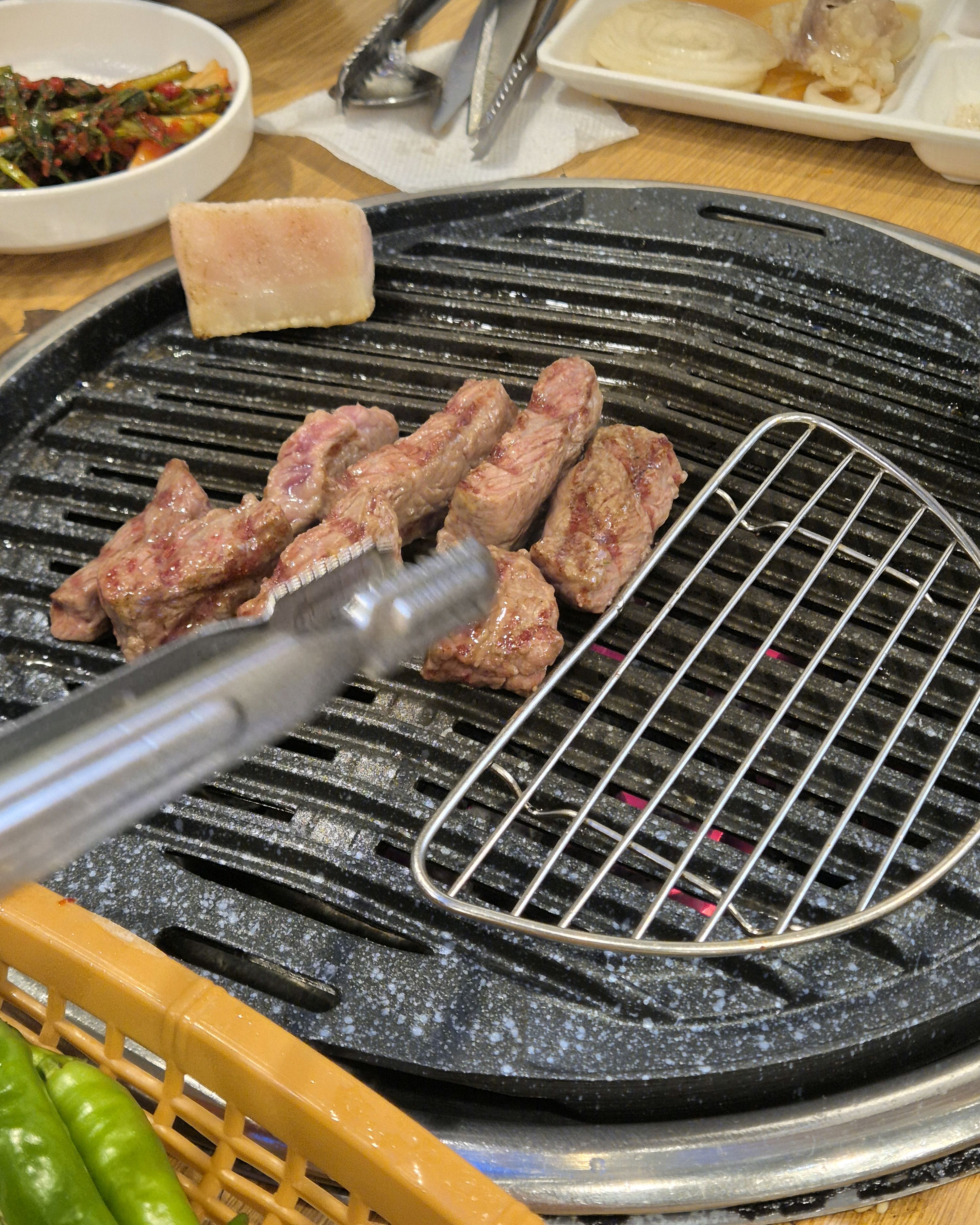 부모님이랑 방문했어요 생일이라 방문했는데 고기도 맛있고 친절하시고 셀프로 라면도 공기밥도