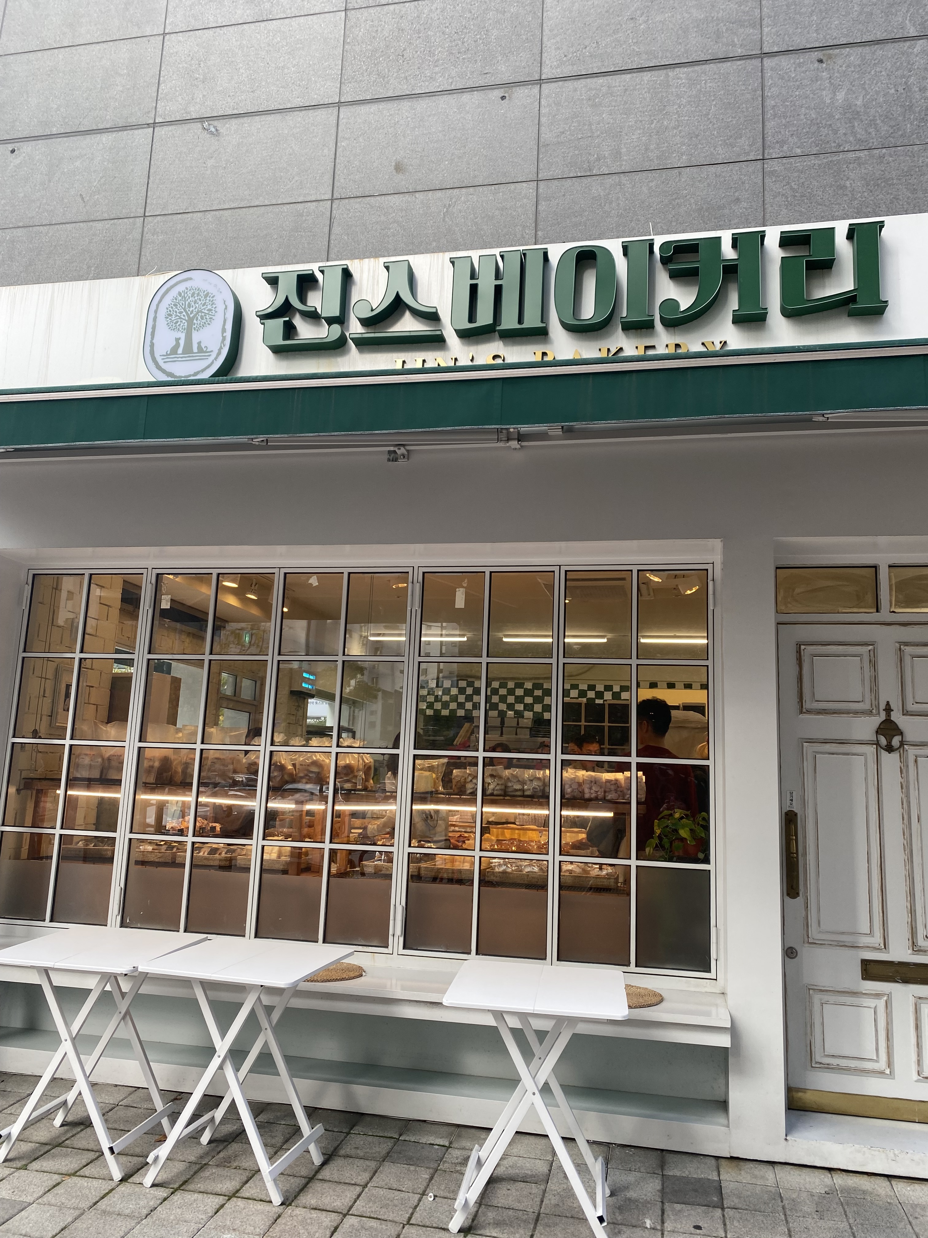오키나와 카스테라 술빵식감이 느껴졌고 밤도 들어가있고 찹쌀도 들어가있고 약밥맛이 나면서 담