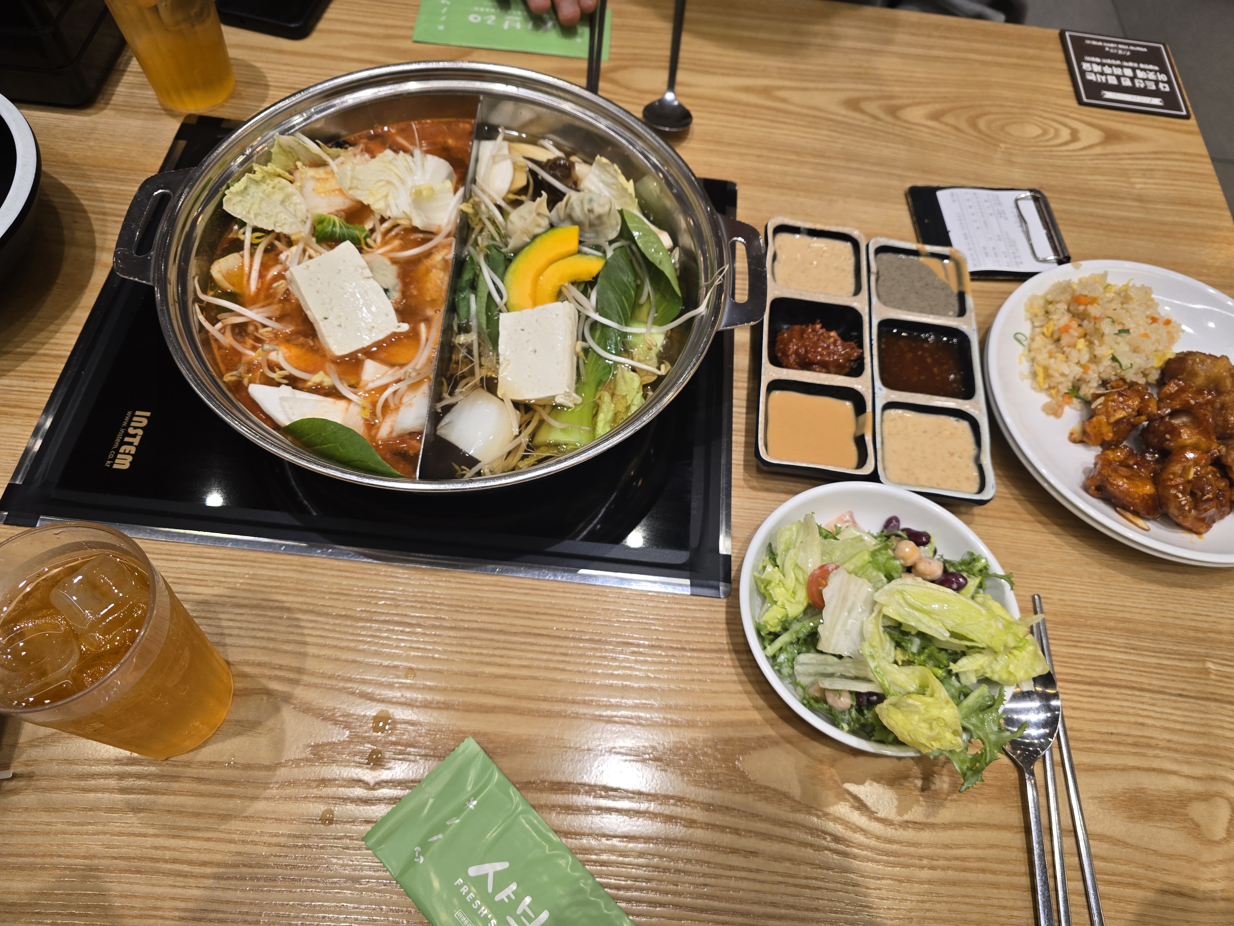 치킨 맛있어요. 야채들 신선해요. 주차도 편했고 깨끗해요 - 대구 동구 맛집 샤브20 대구동구점