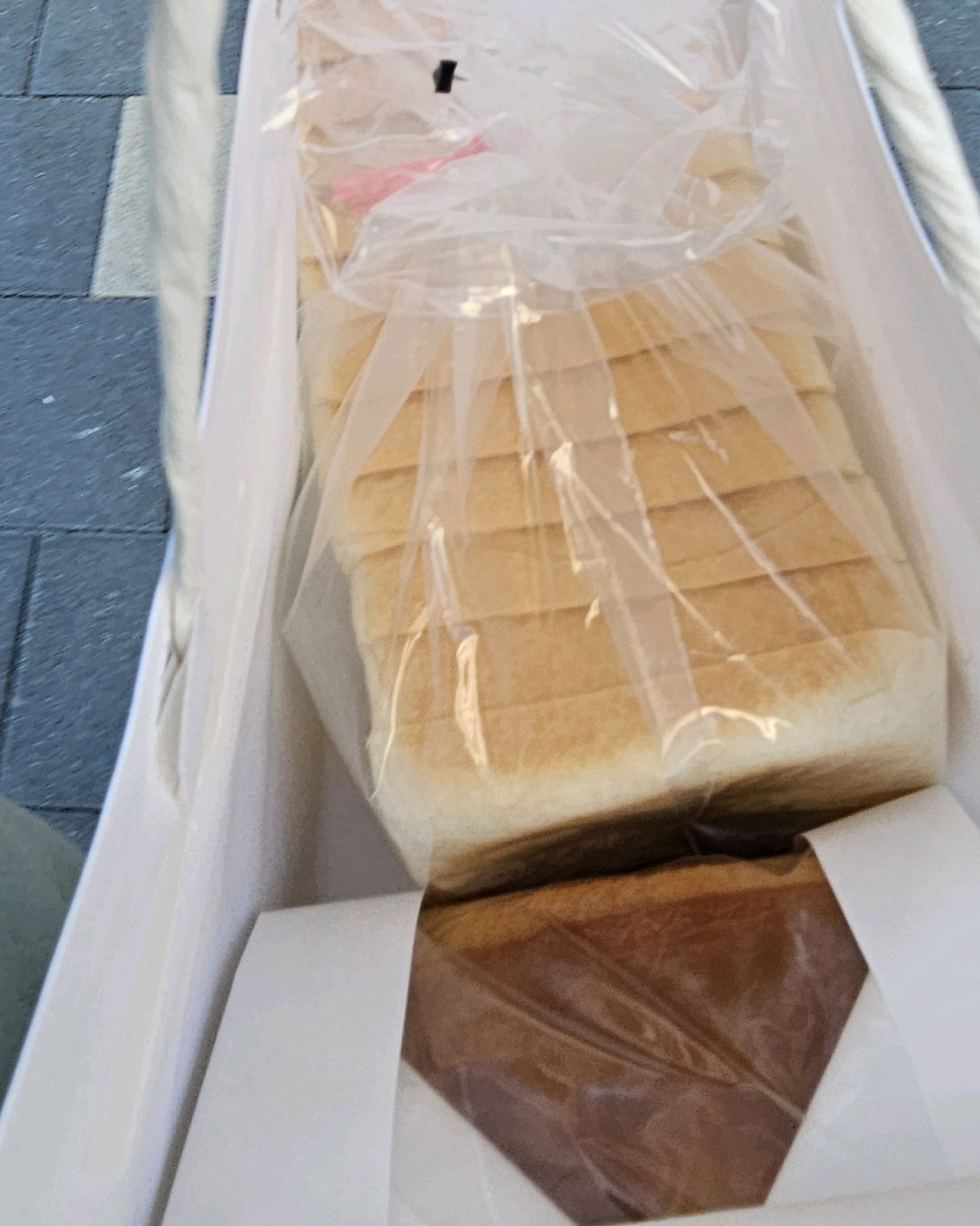 새로 나온빵도 같이 구매했는데 넘 맛있어요 애들이 좋아해요 - 신내역 맛집 화이트리에 신내점