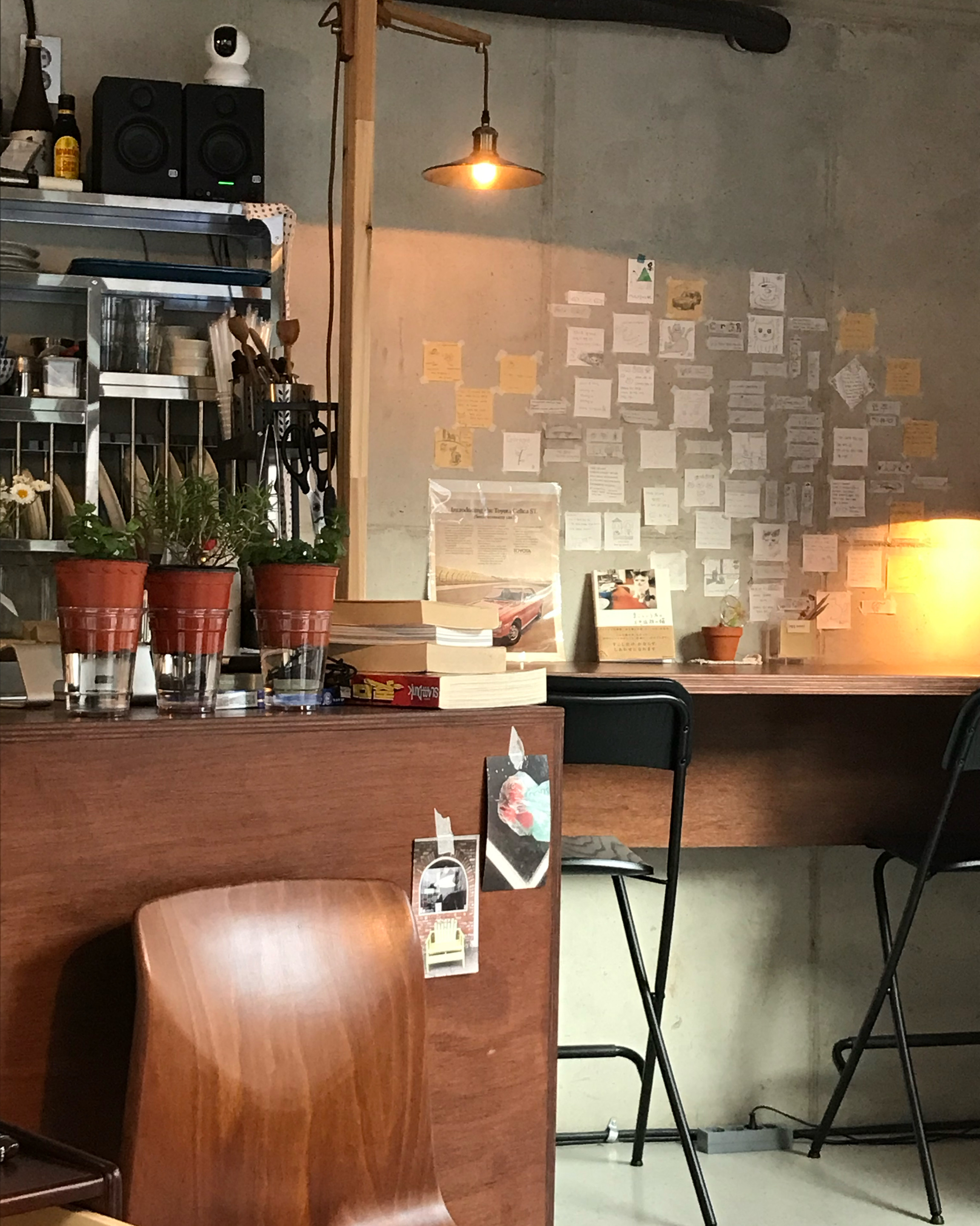 망원동 오면 꼭 들리는 카페일 정도로 너무 예뻐요. 사장님도 친절하시고 분위기도 좋습니다!