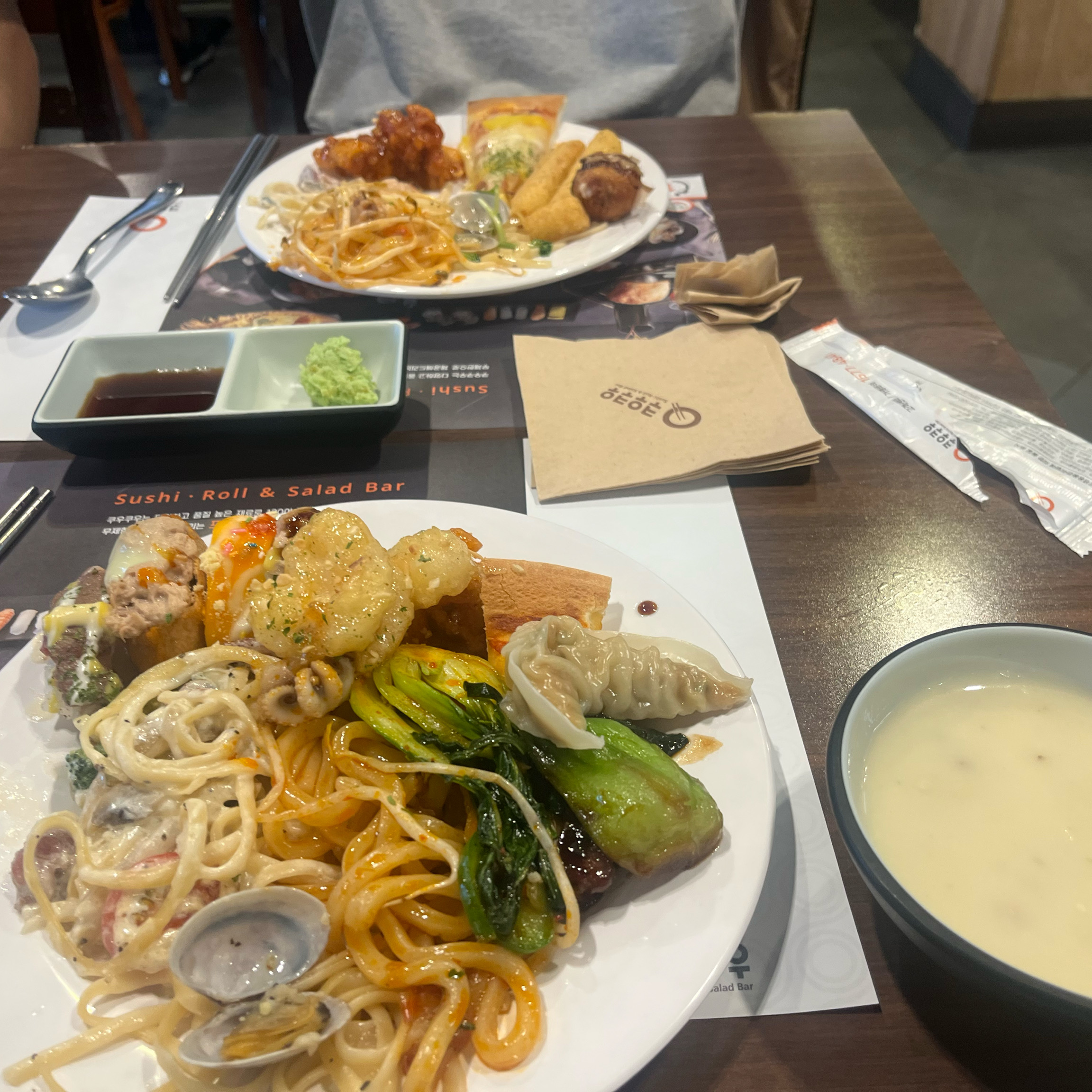 음식이 다양하고 으능정이가 다른데보다 더 양도 맛도 좋아요 여기서 꼭 드셔보셔요 - 대전 은행동 맛집 추천 쿠우쿠우 대전점
