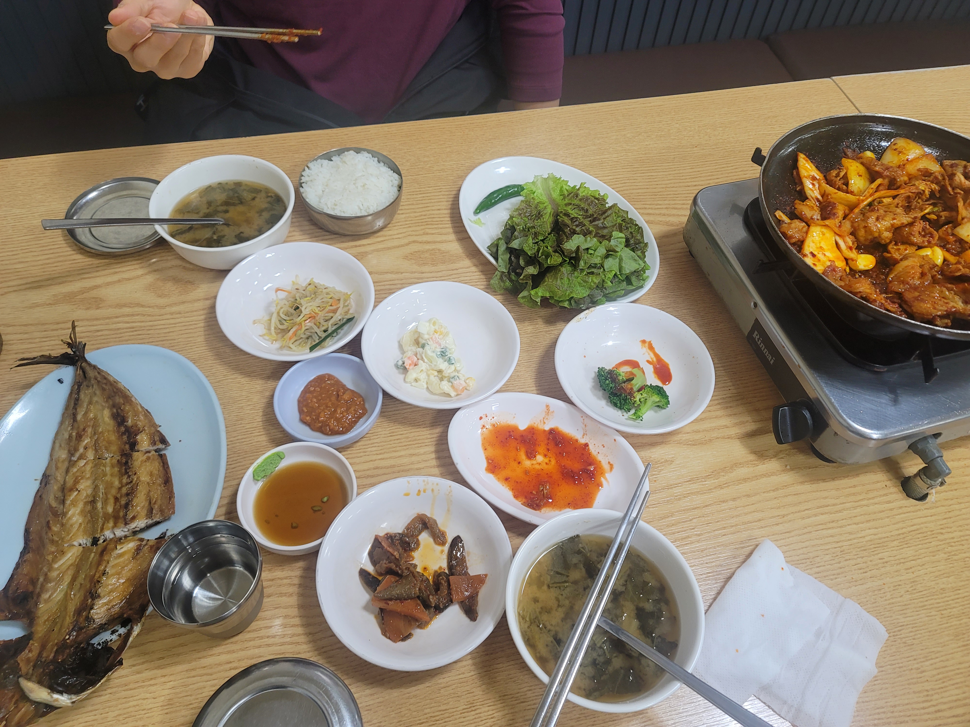 어제 다른곳에서 먹은 불백이 너무 맛없어서 아침일찍 일어나자마자 찾은곳~!역쉬 고추장불백은
