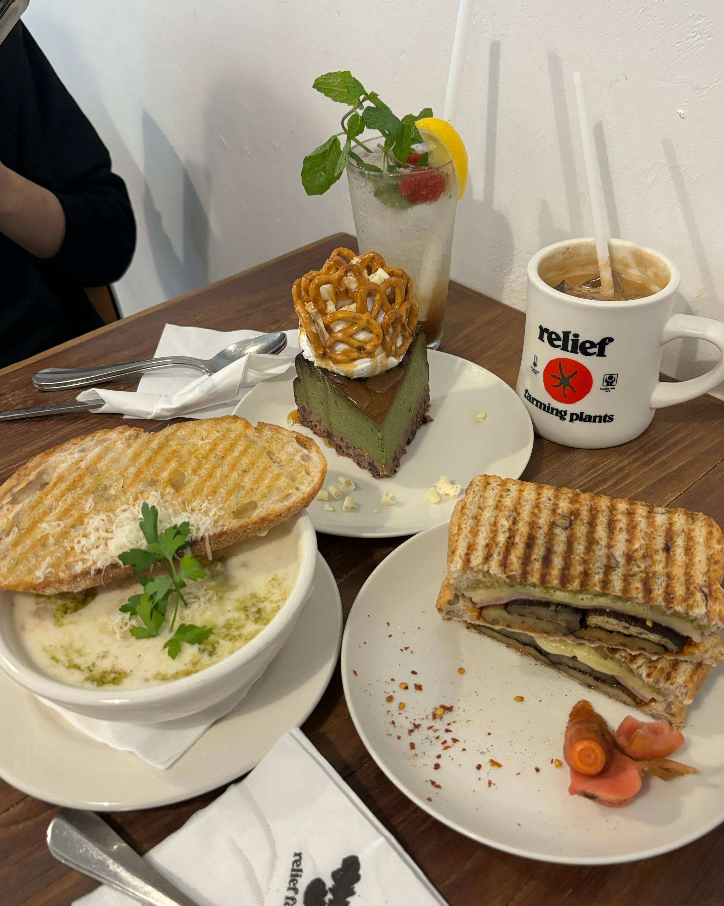첫끼로 꼭 알감자 스프를 먹고 싶어서 일찍이 원주에서 망원까지 달려갔어요... - 망원동 맛집 구황작물