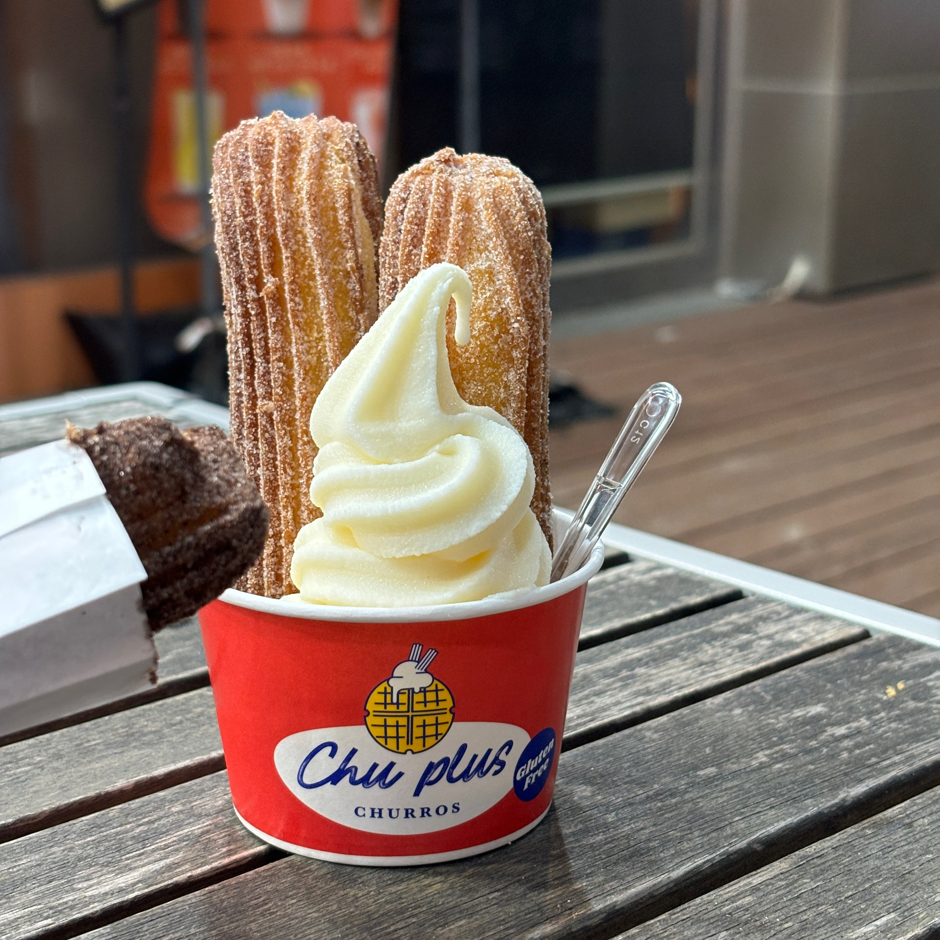 송정 츄러스 맛집 방문! 아이스크림 츄러스(오리지널)와 초코 츄러스로 주문! 이제 날이 쌀