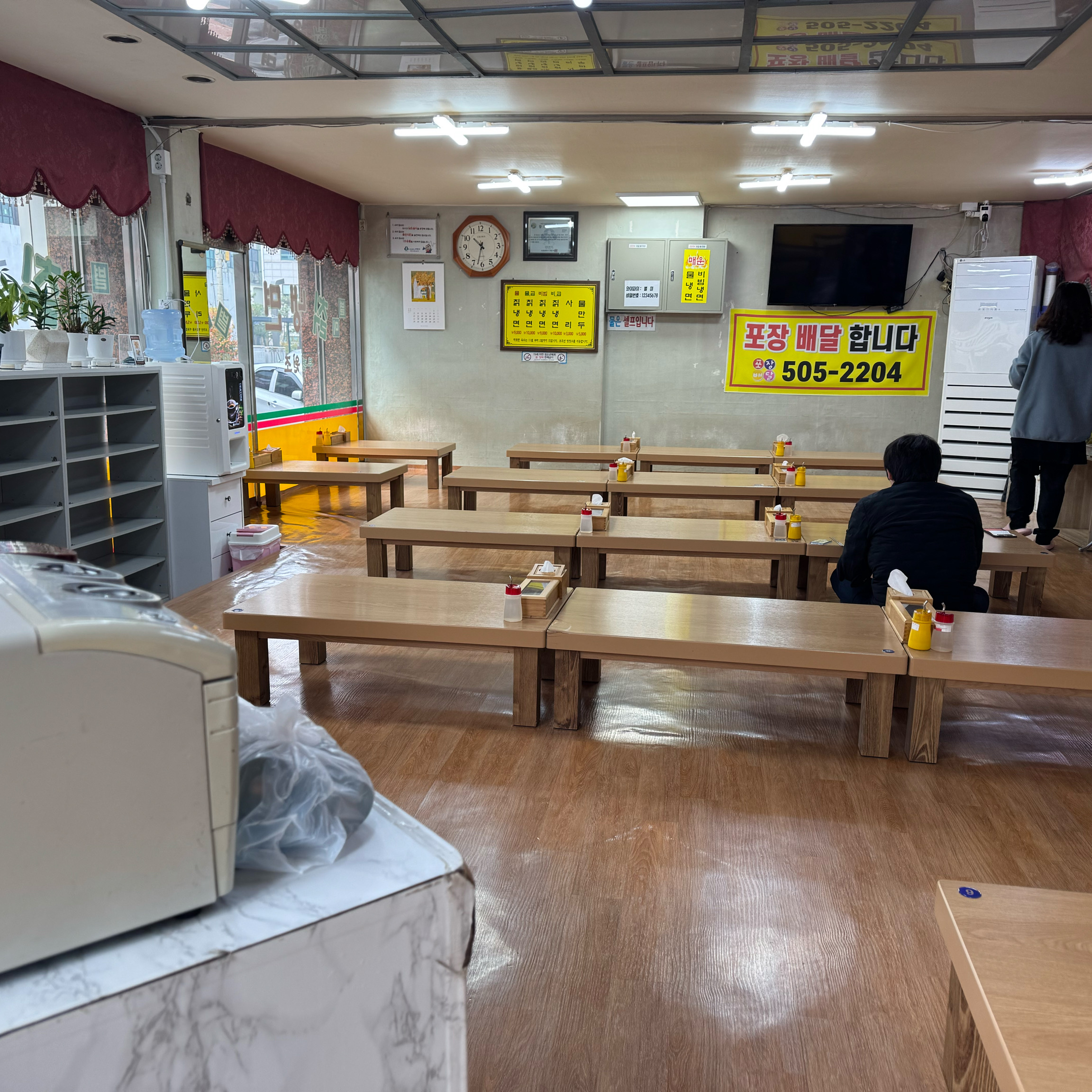 오래된 곳이고 맛집으로 유명한 곳이니 맛이야 잘 알고 있지만 서비스가 매번 아쉽네요. - 인천 맛집 별미칡냉면원조