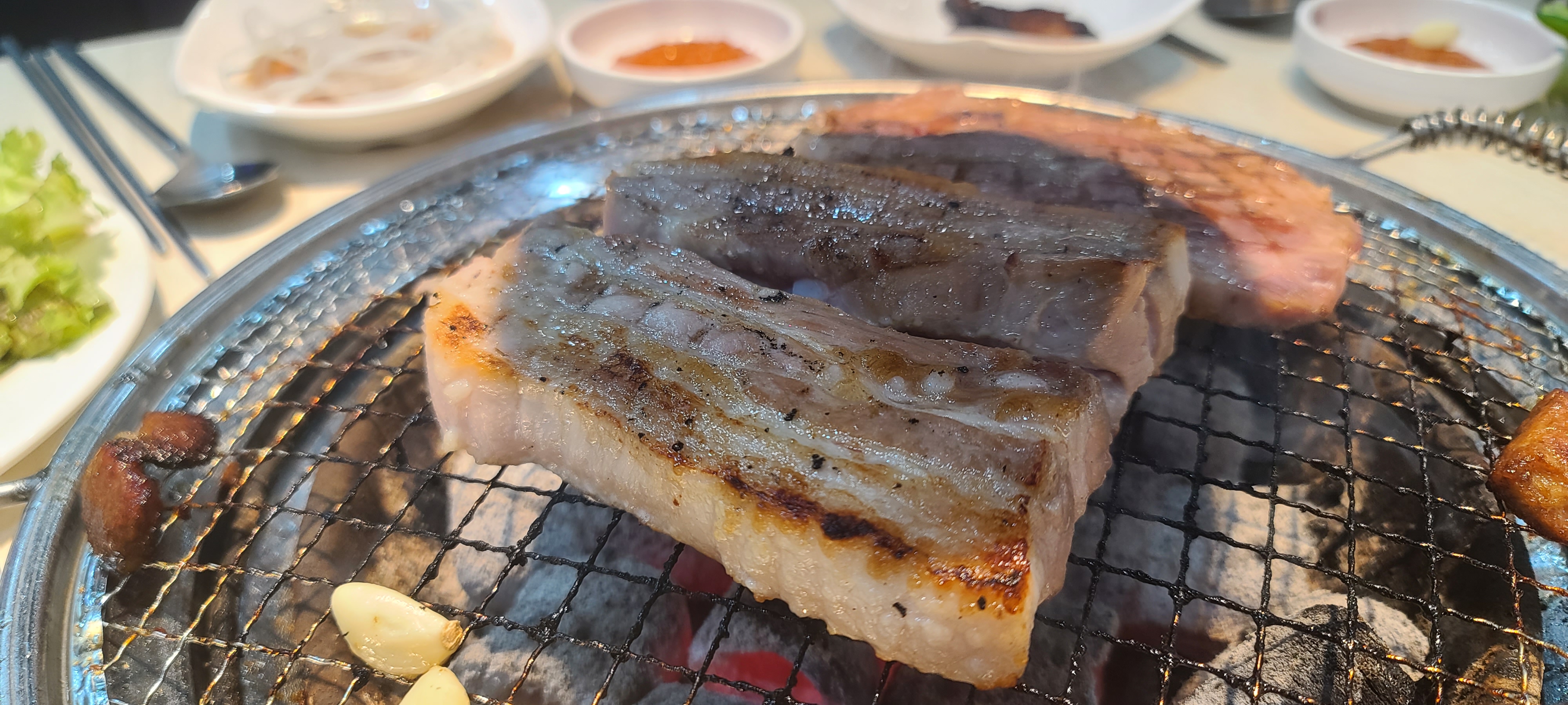 소주가 1900원이라 방문.2명이서가면 푸짐하게 먹은느낌인데 4명이상가면 손해보는느낌.그