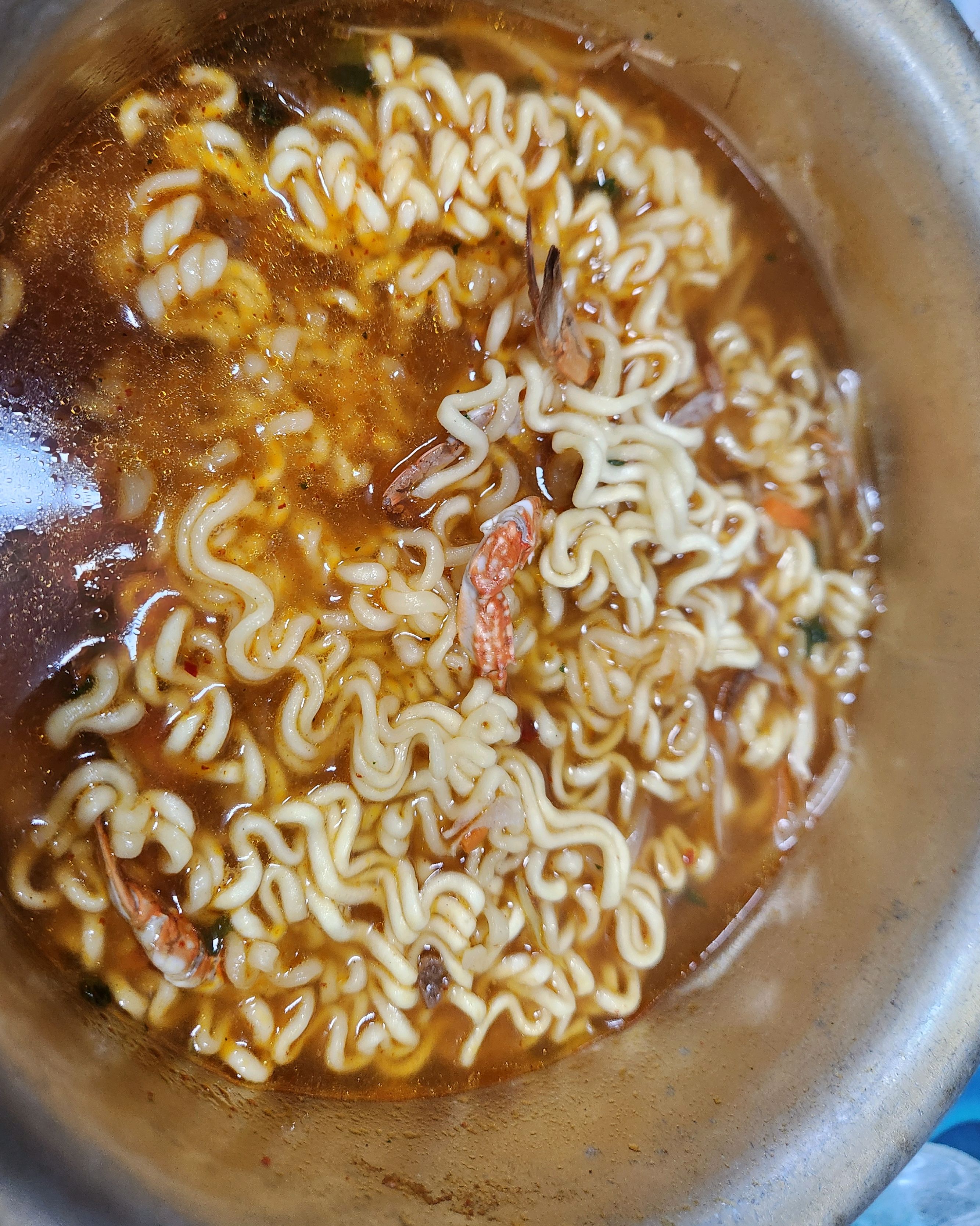 돈버림ㅠ 가성비에 구성 좋아보였는데 맛이 너무 없음. 물회,라면은 맹탕에 아무맛 안나고 가
